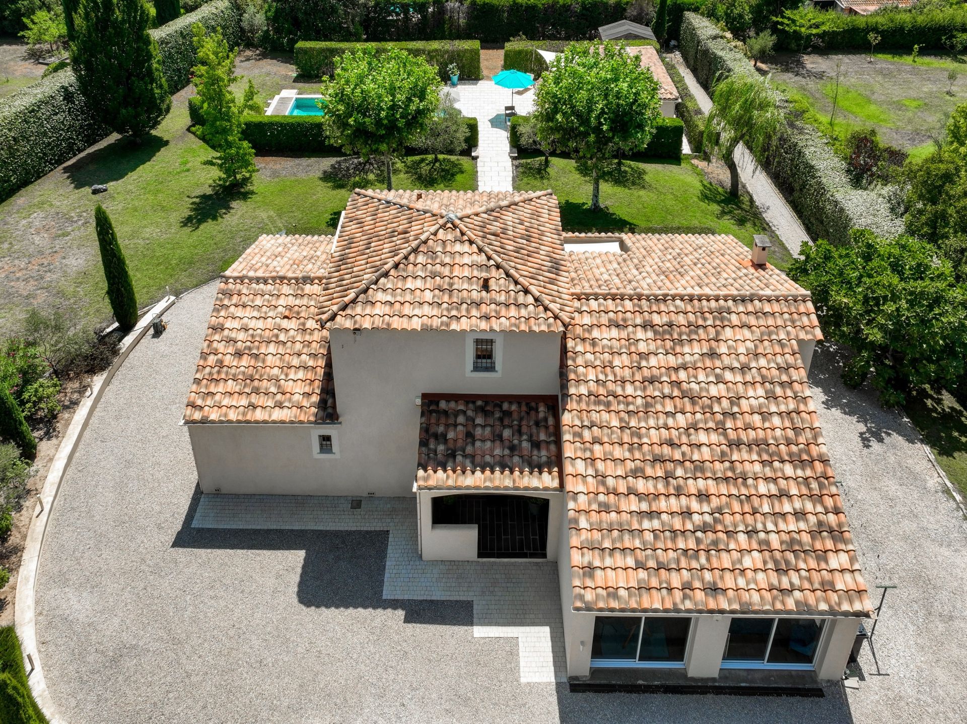 luxury house 5 Rooms for sale on AIX EN PROVENCE (13100)