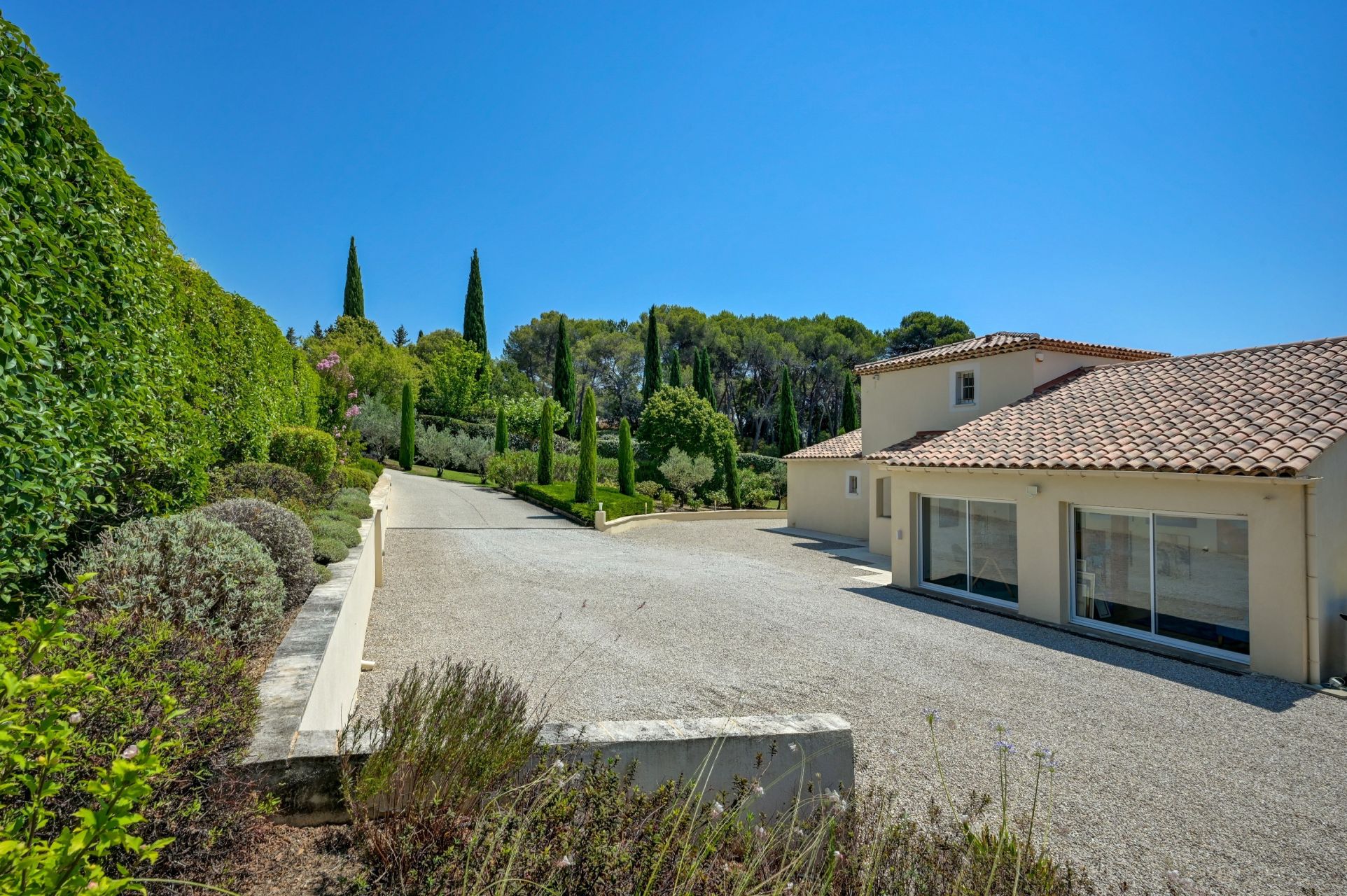 luxury house 5 Rooms for sale on AIX EN PROVENCE (13100)