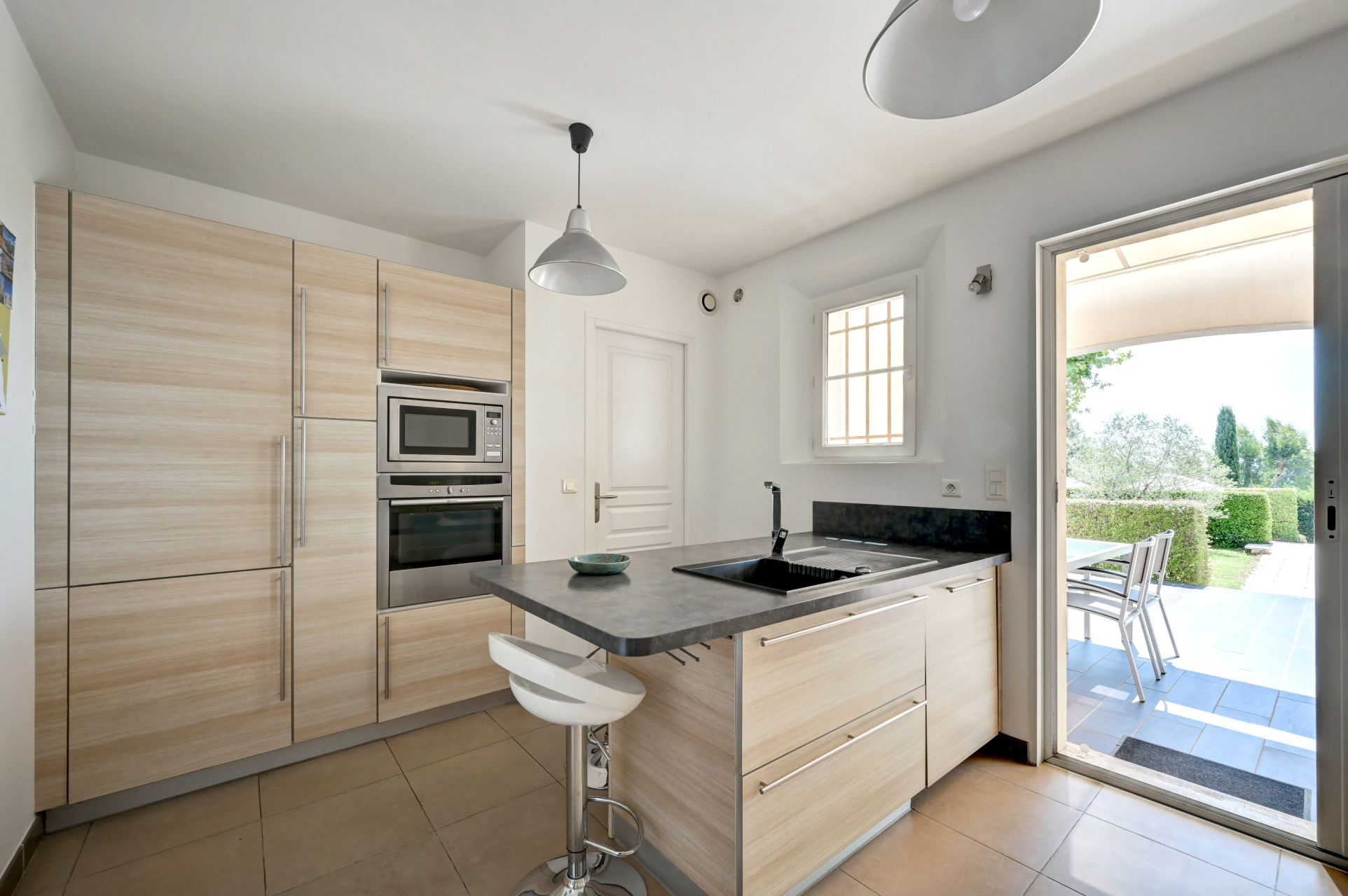 luxury house 5 Rooms for sale on AIX EN PROVENCE (13100)