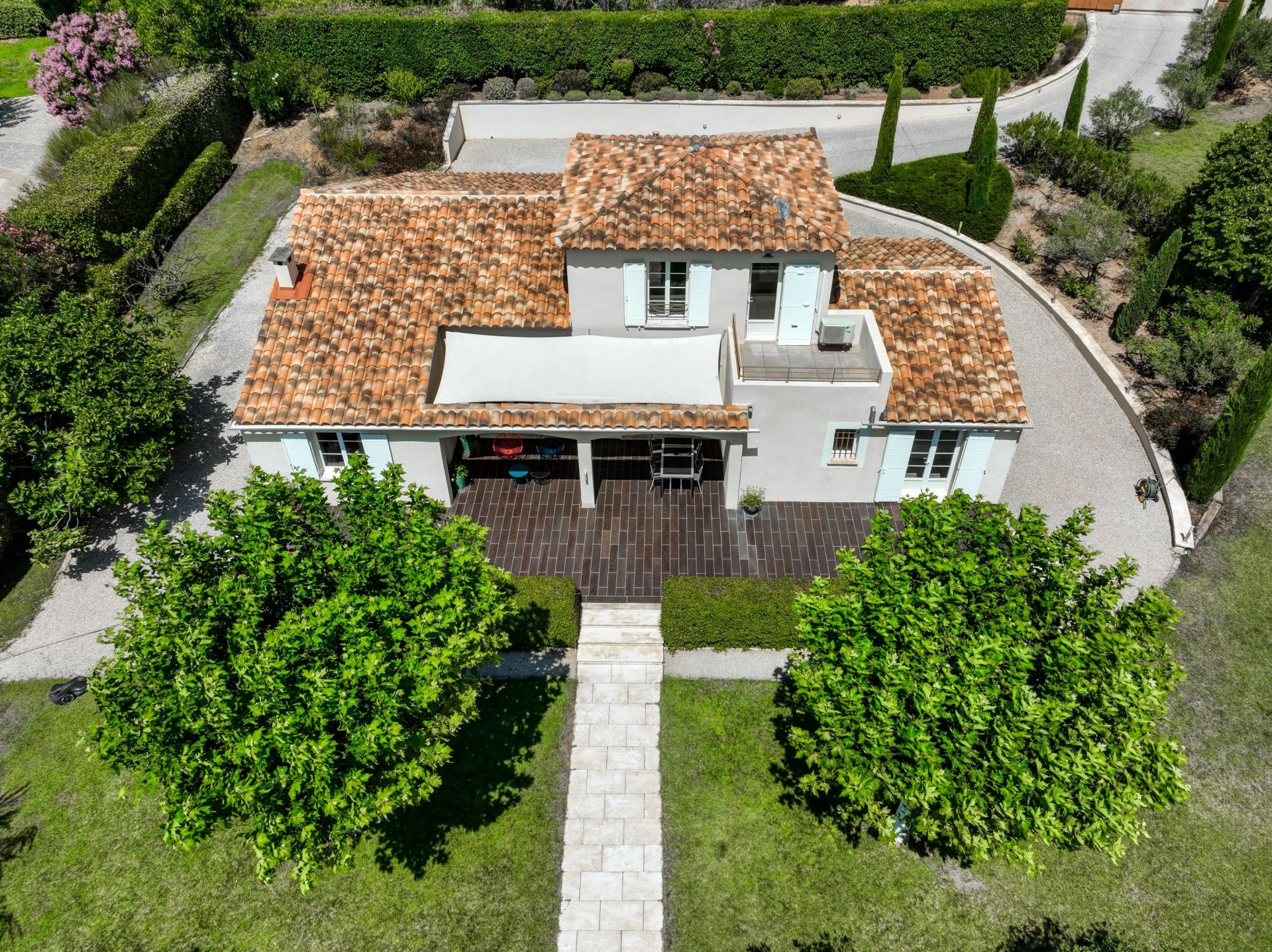 luxury house 5 Rooms for sale on AIX EN PROVENCE (13100)