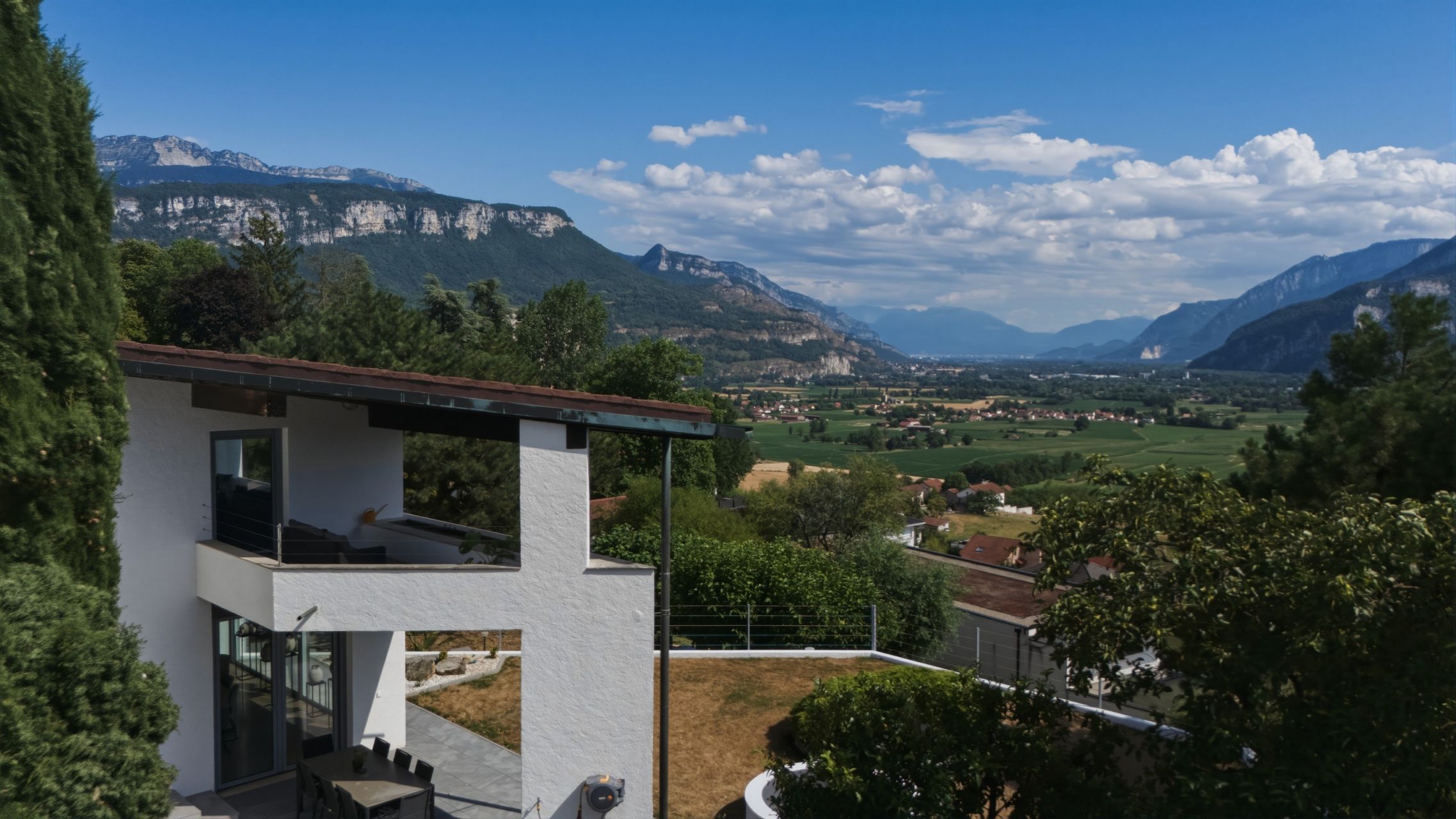 luxury house 10 Rooms for sale on ST JEAN DE MOIRANS (38430)