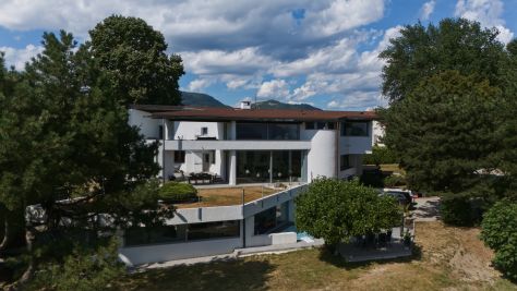 Sale Luxury house Saint-Jean-de-Moirans 10&nbsp;Rooms 457&nbsp;m²
