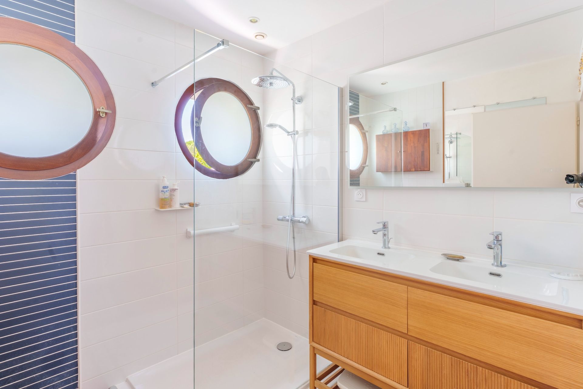 luxury house 8 Rooms for sale on MONTPELLIER (34080)