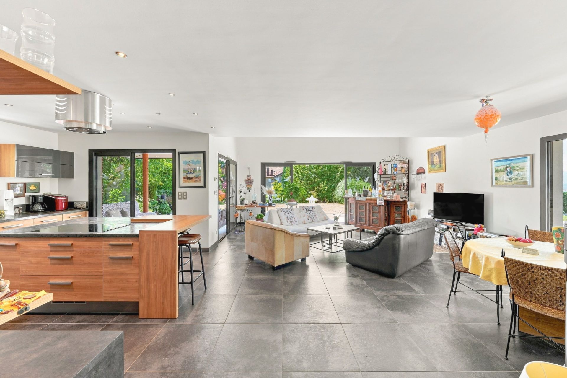 luxury house 5 Rooms for sale on MAXILLY SUR LEMAN (74500)