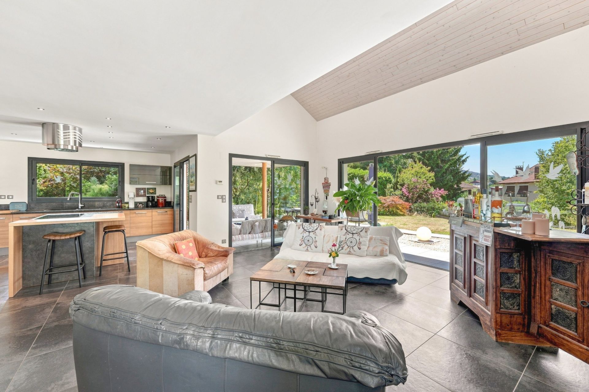 luxury house 5 Rooms for sale on MAXILLY SUR LEMAN (74500)