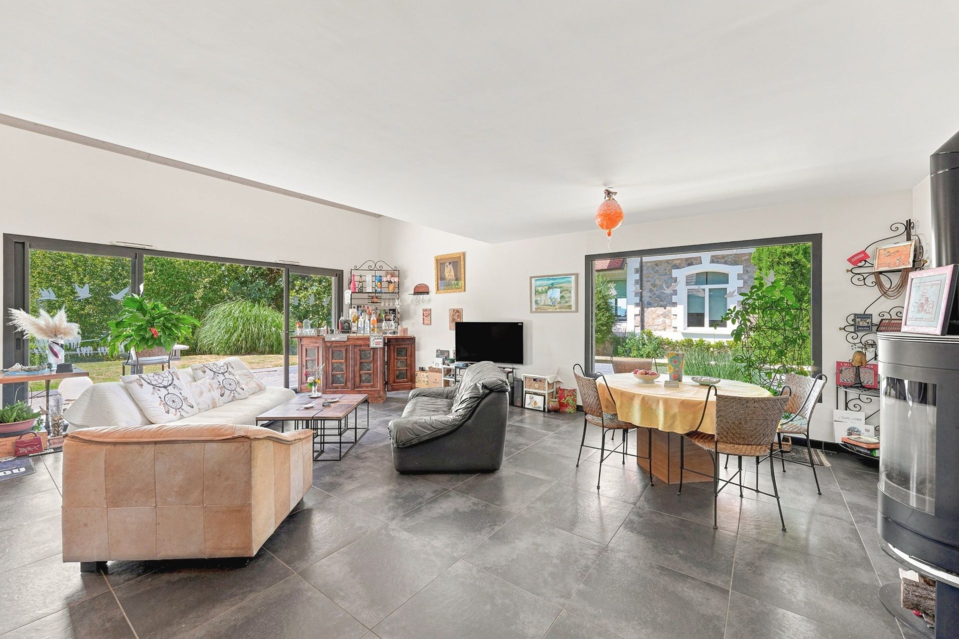 luxury house 5 Rooms for sale on MAXILLY SUR LEMAN (74500)