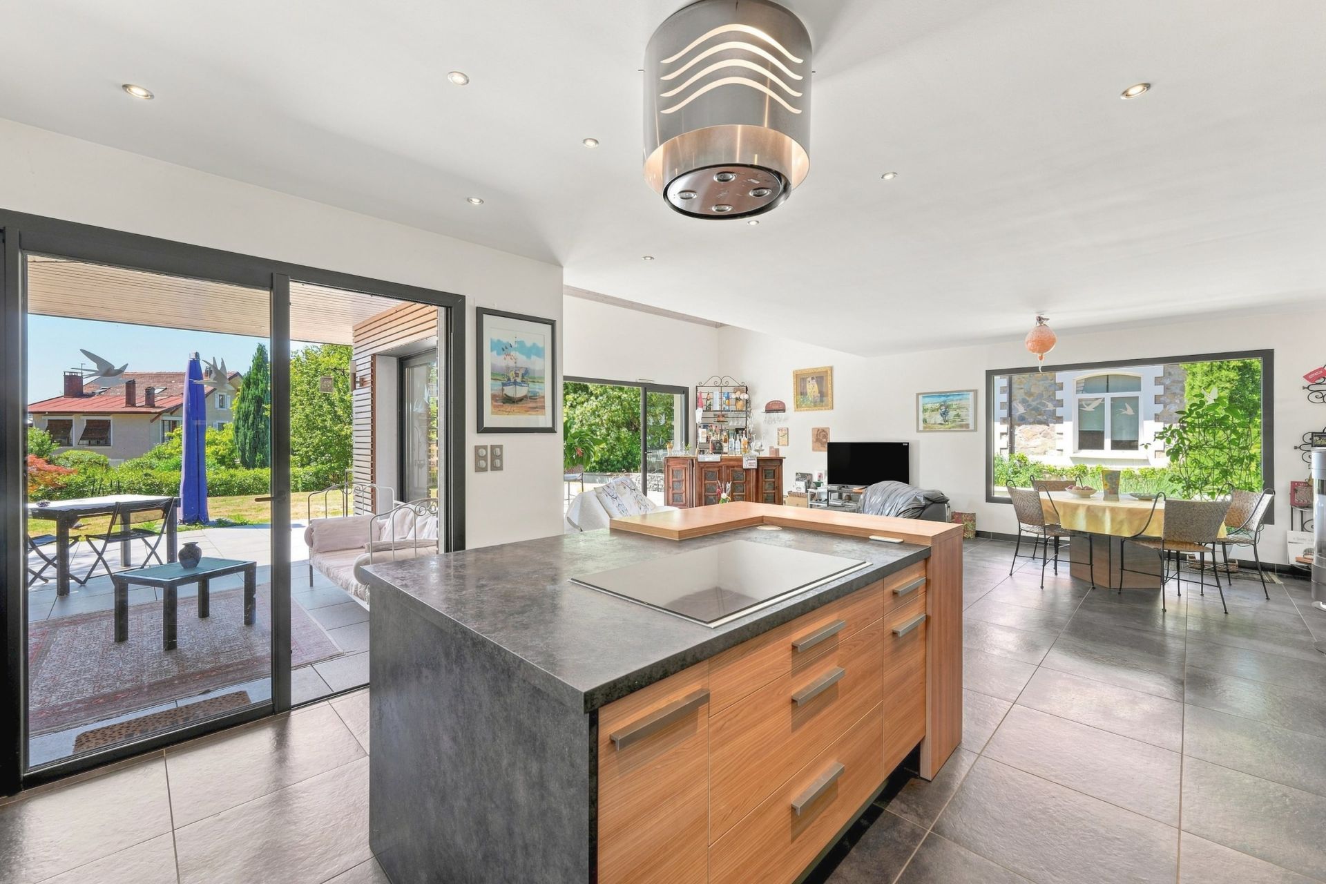 luxury house 5 Rooms for sale on MAXILLY SUR LEMAN (74500)