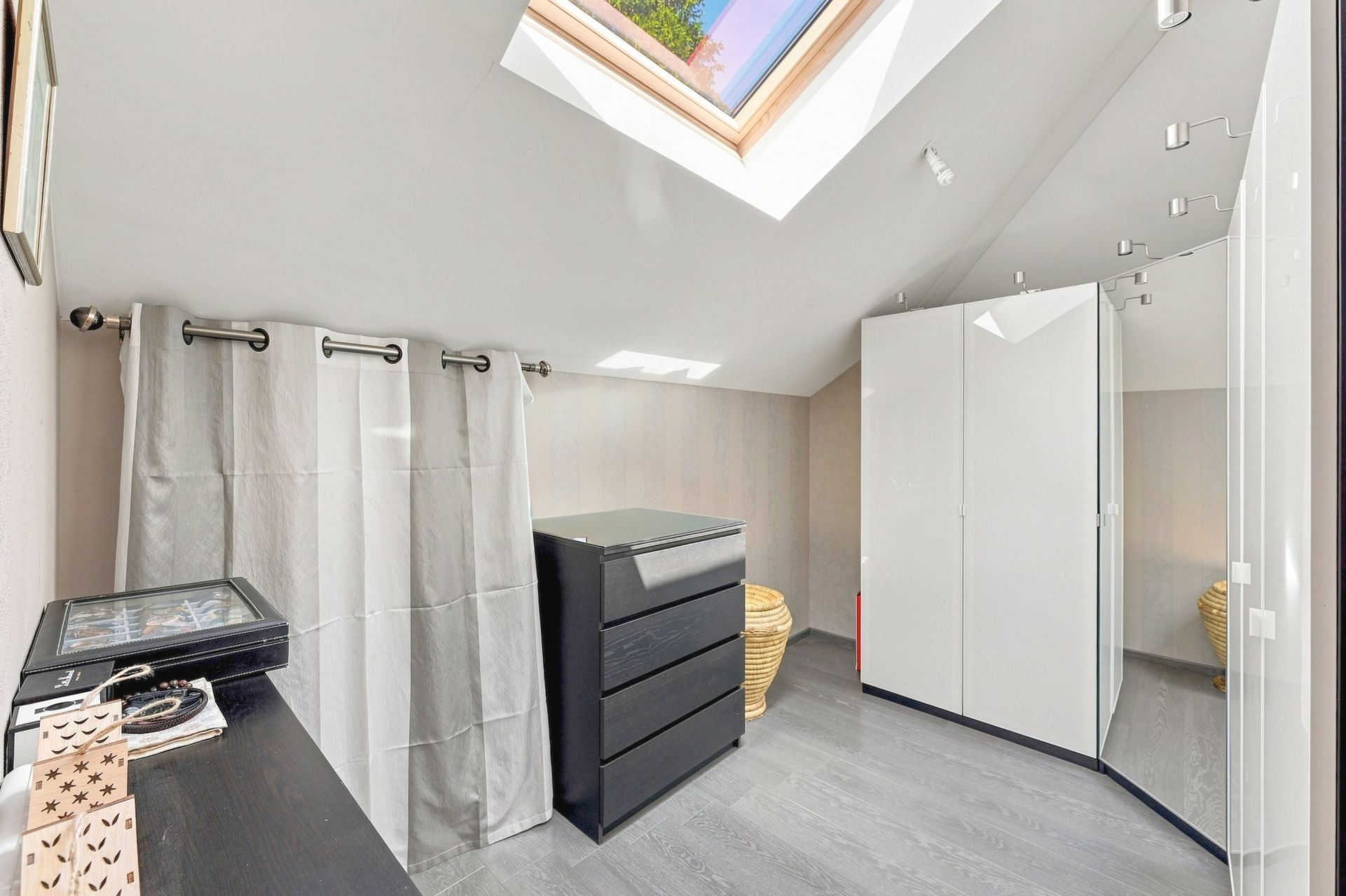 luxury house 5 Rooms for sale on MAXILLY SUR LEMAN (74500)