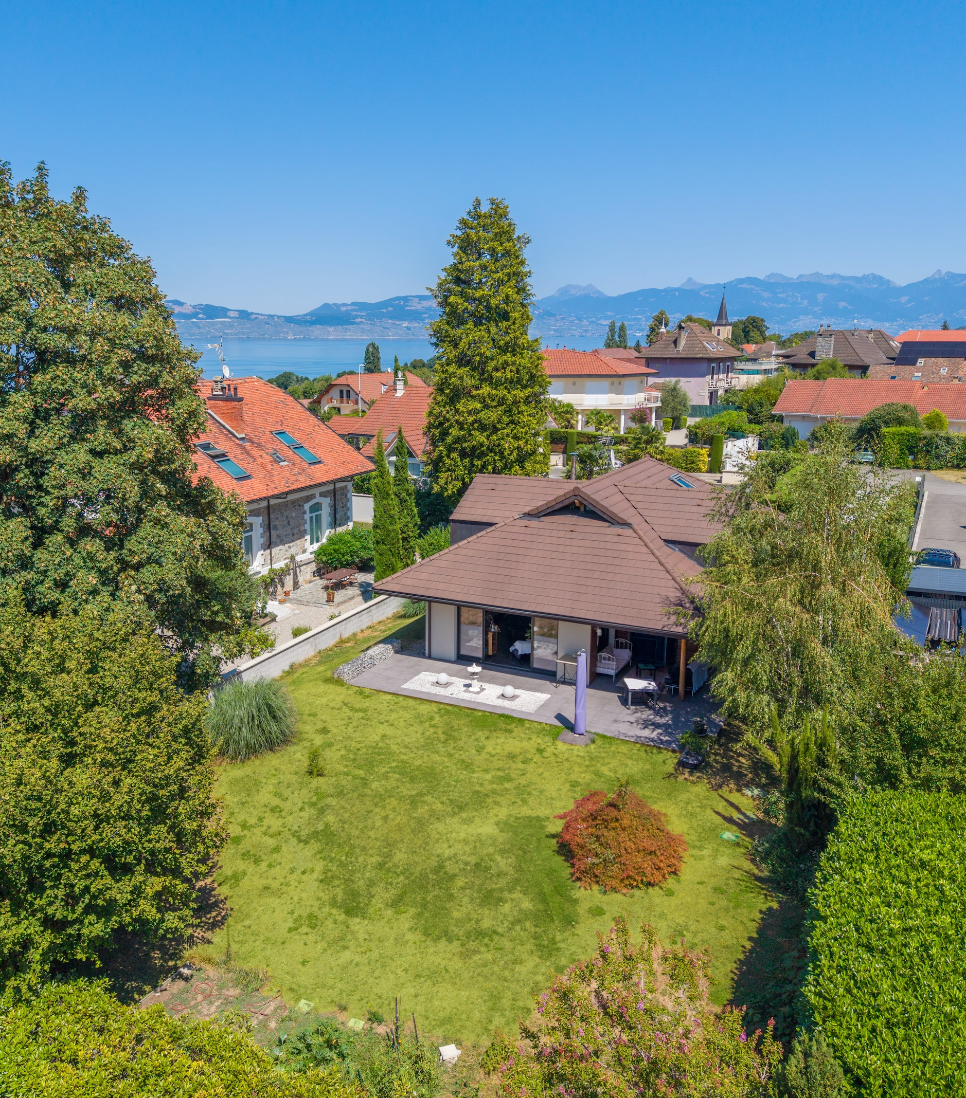 luxury house 5 Rooms for sale on MAXILLY SUR LEMAN (74500)