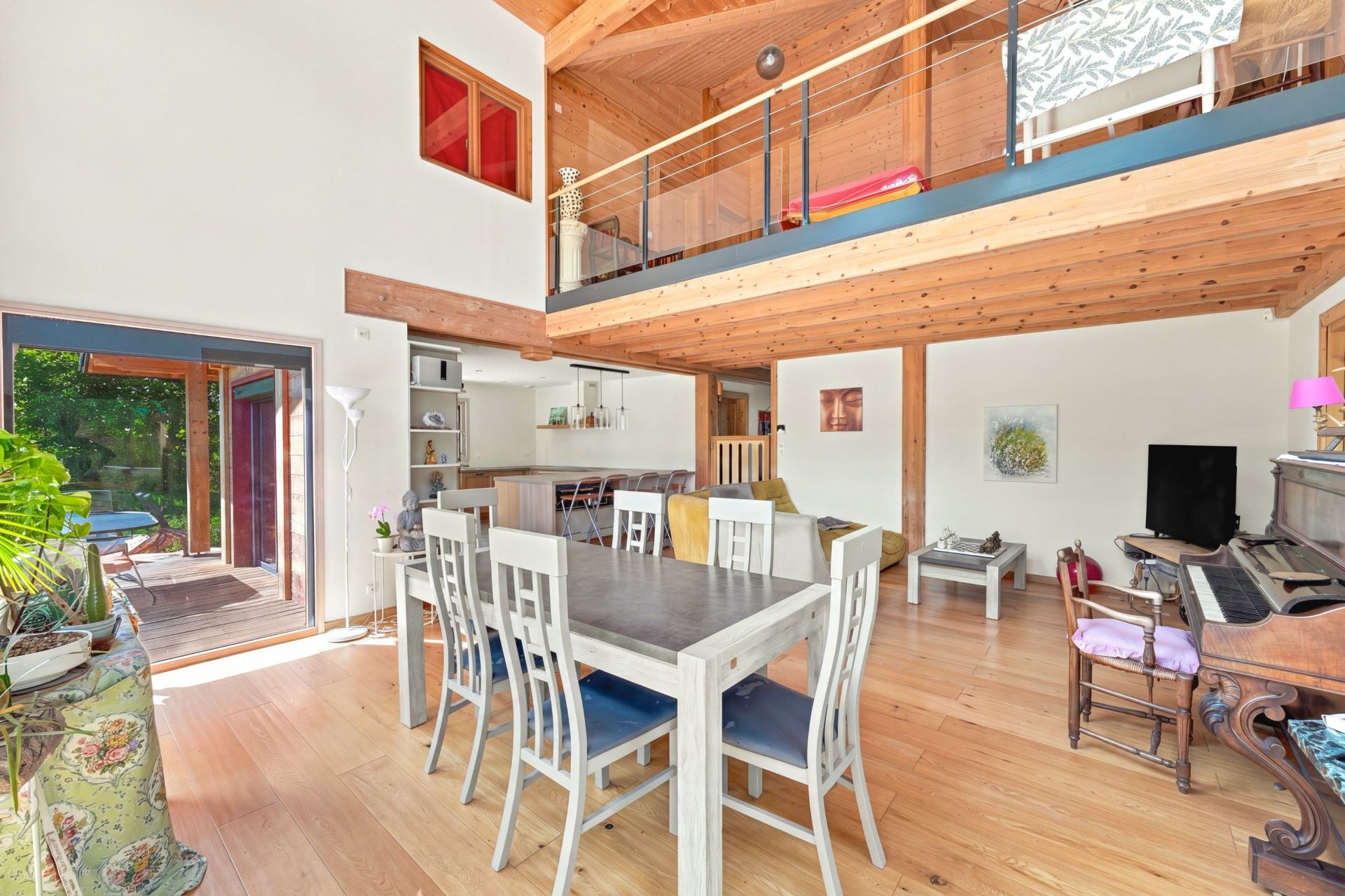 luxury house 8 Rooms for sale on EVIAN LES BAINS (74500)