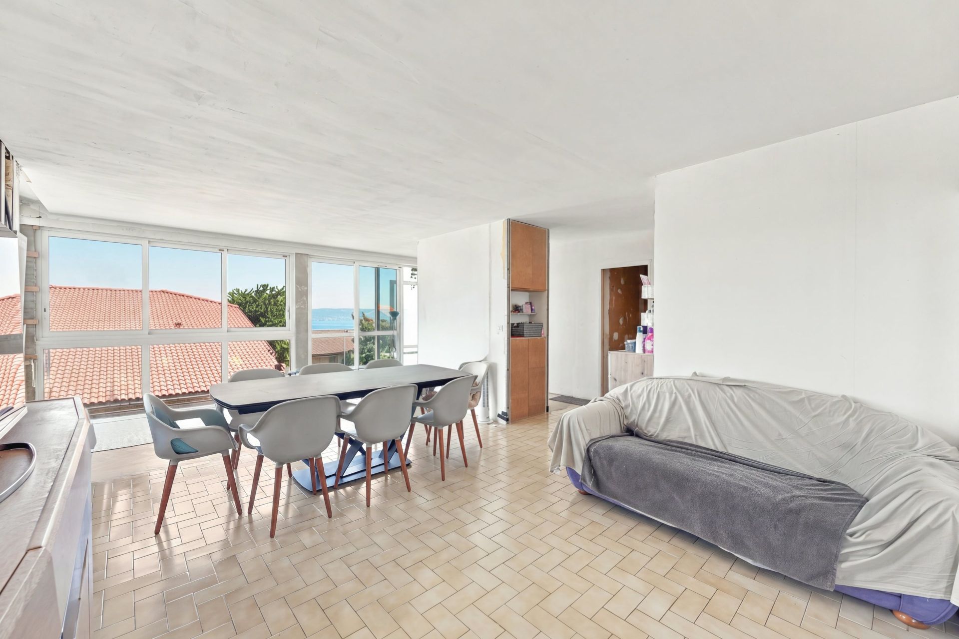 luxury house 4 Rooms for sale on EVIAN LES BAINS (74500)