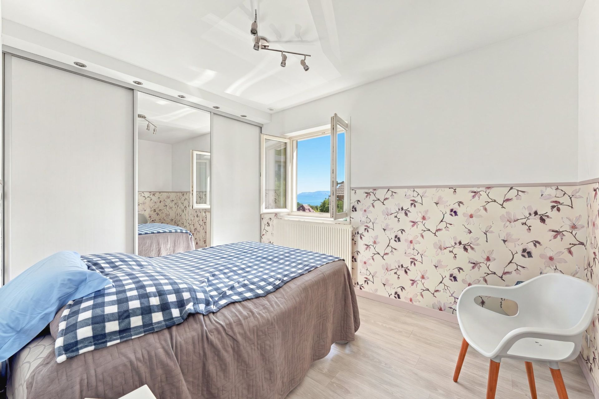 luxury house 4 Rooms for sale on EVIAN LES BAINS (74500)