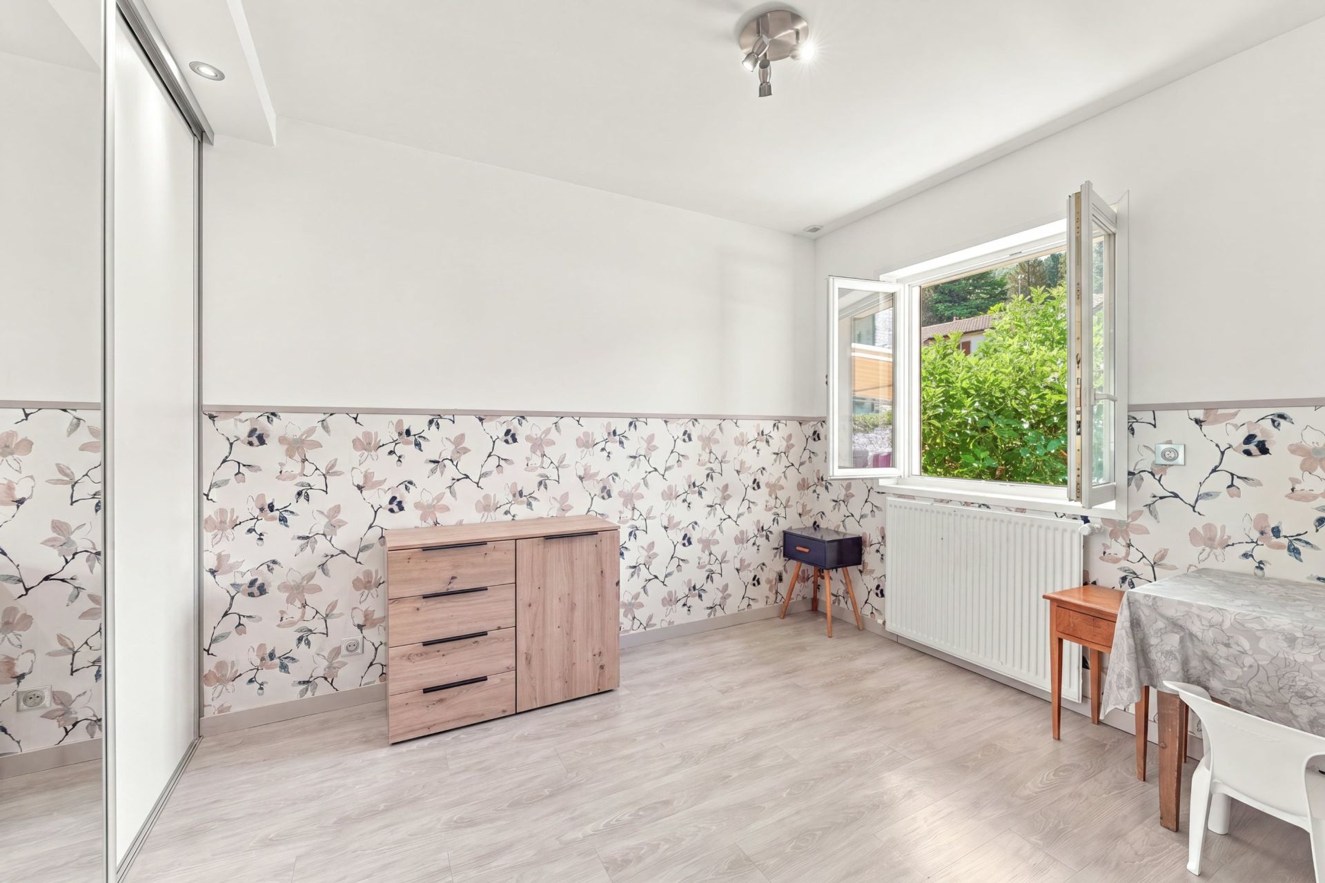 luxury house 4 Rooms for sale on EVIAN LES BAINS (74500)
