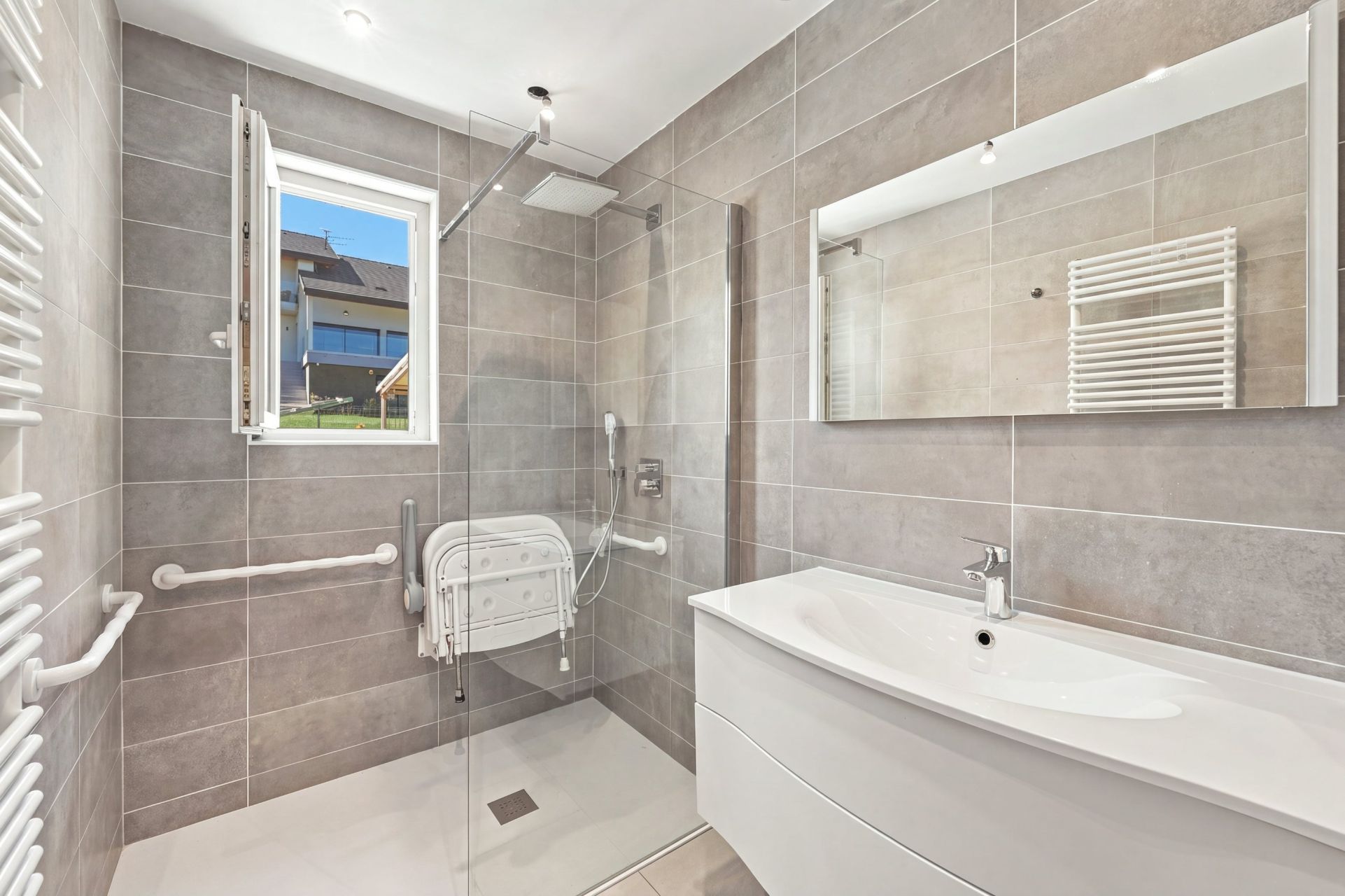 luxury house 4 Rooms for sale on EVIAN LES BAINS (74500)