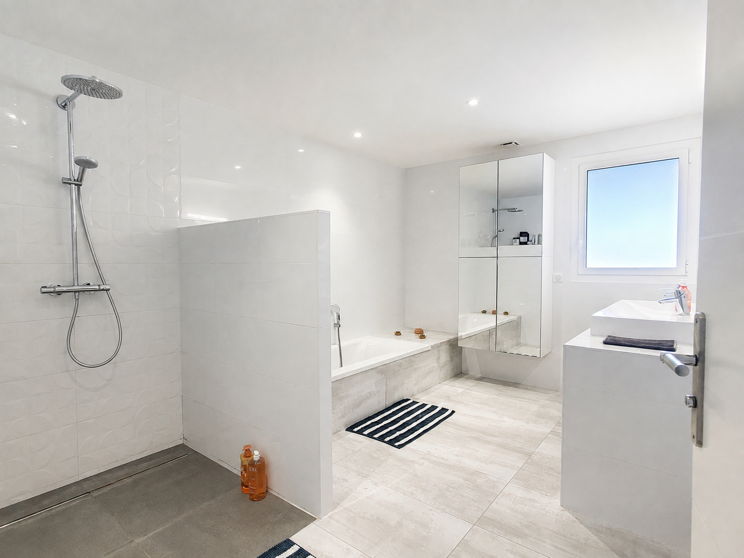 luxury house 6 Rooms for sale on PERPIGNAN (66000)
