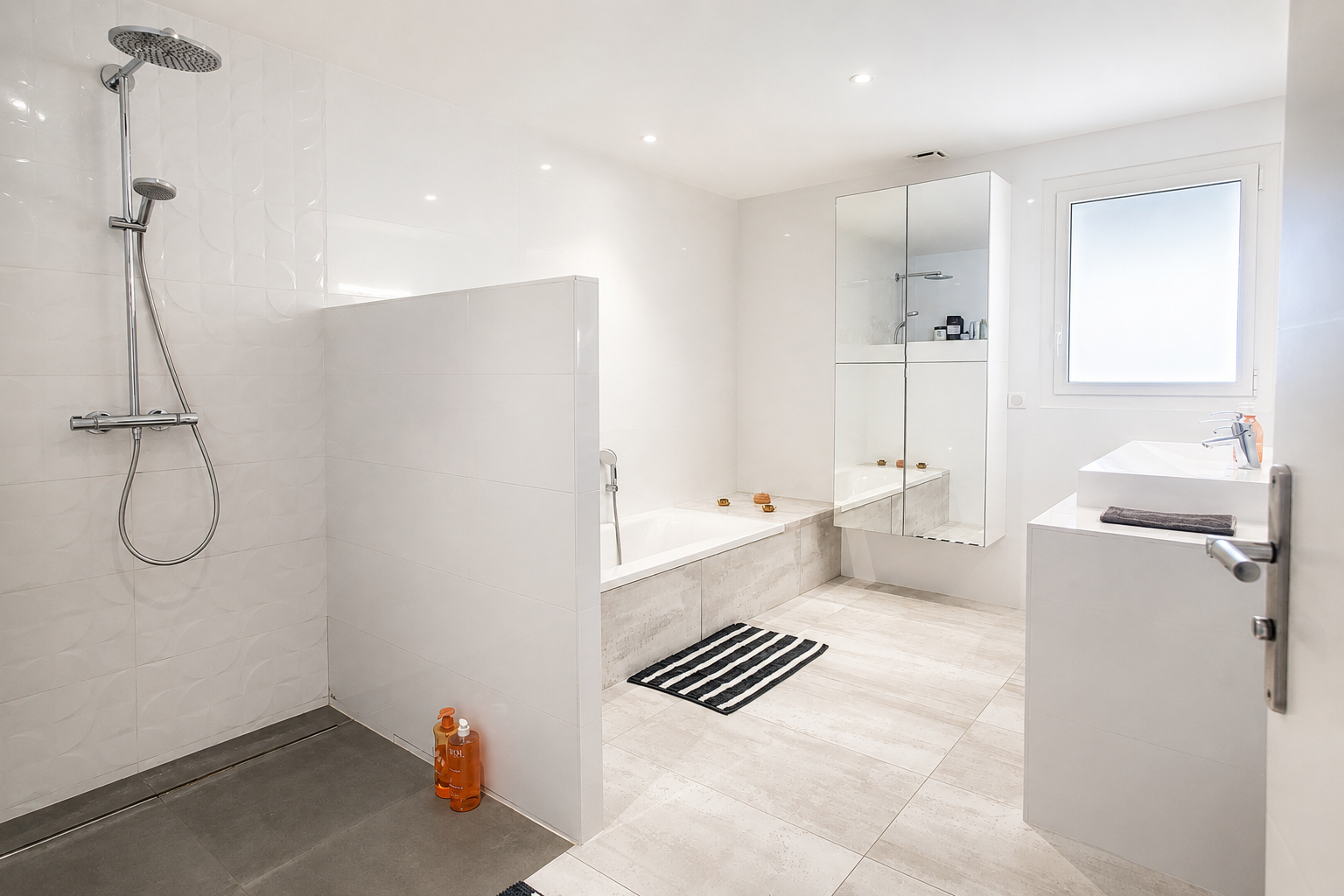 luxury house 6 Rooms for sale on PERPIGNAN (66000)