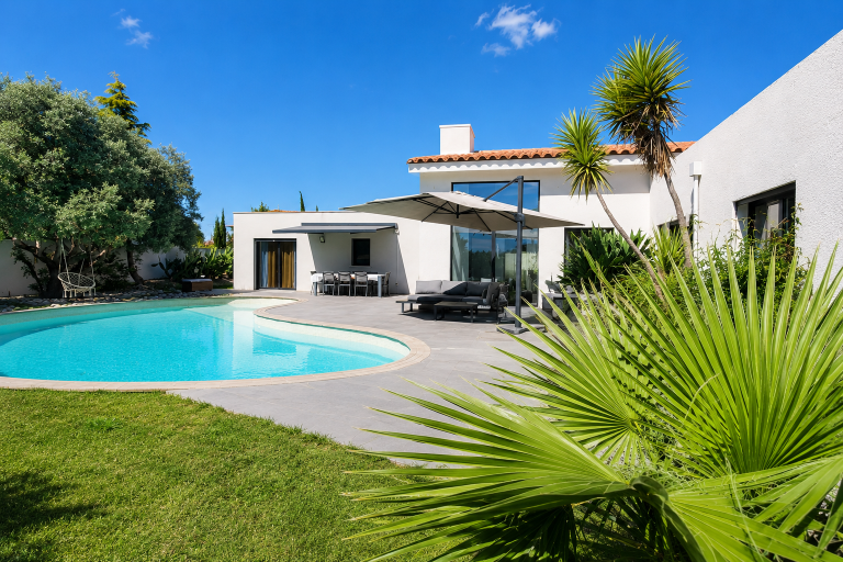 luxury house 6 Rooms for sale on PERPIGNAN (66000)