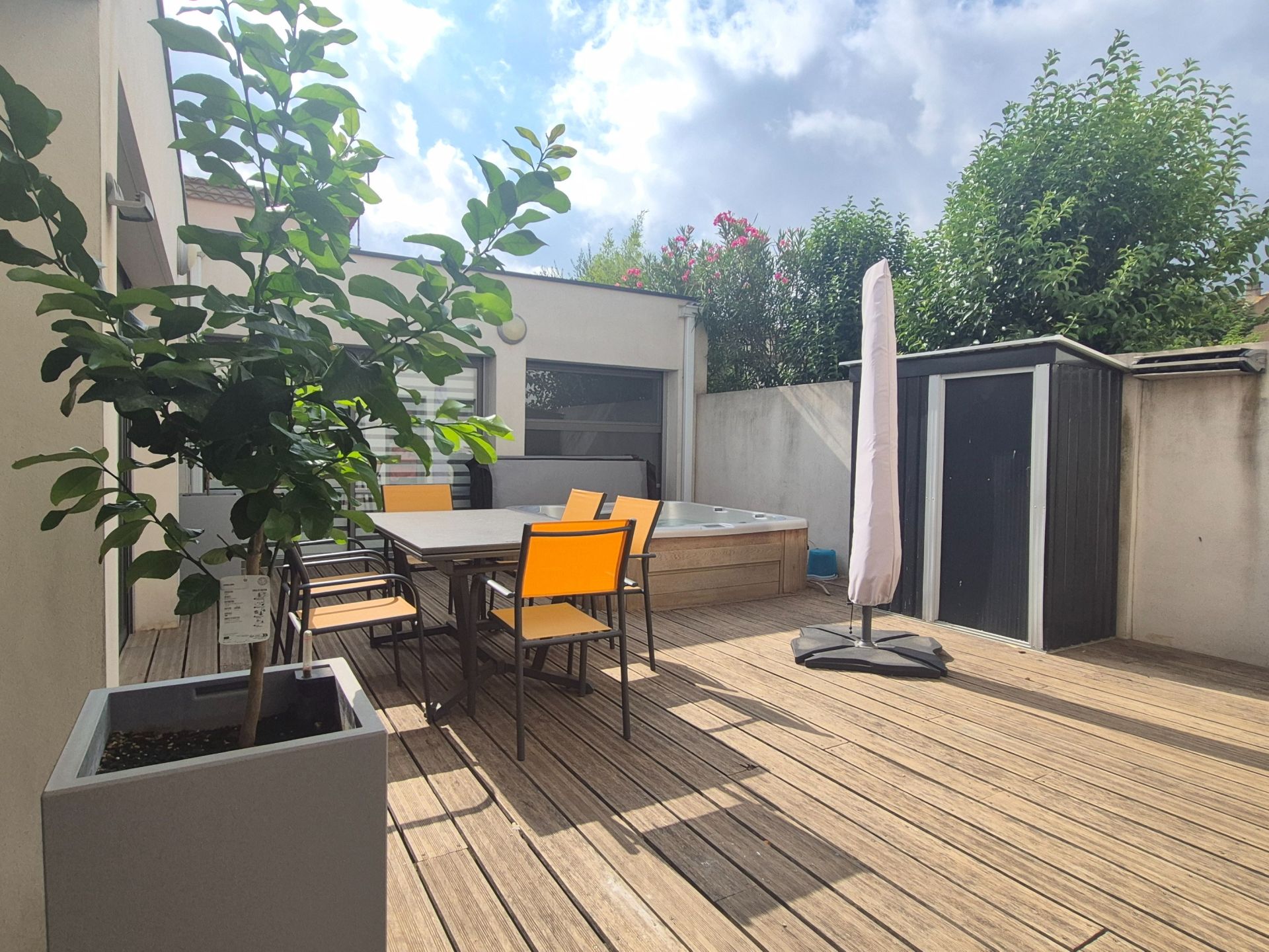 luxury house 7 Rooms for sale on NARBONNE (11100)