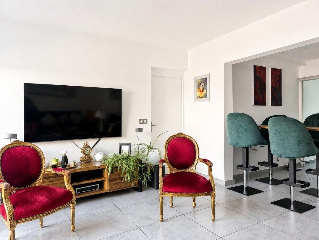 luxury house 7 Rooms for sale on NARBONNE (11100)