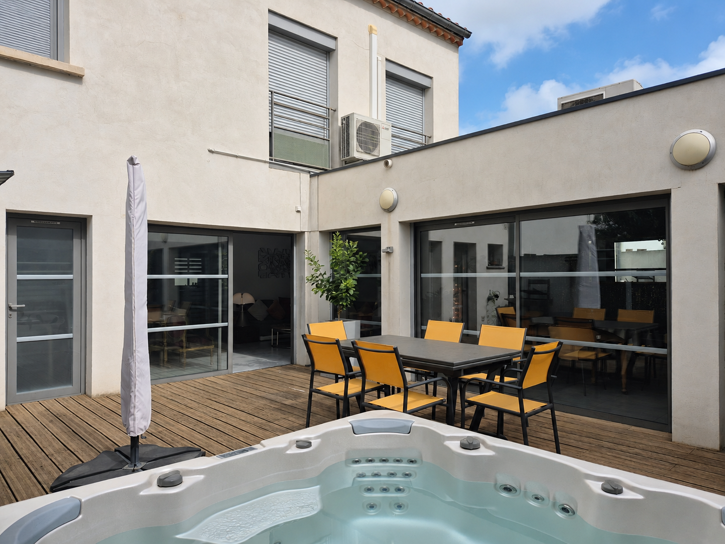 luxury house 7 Rooms for sale on NARBONNE (11100)