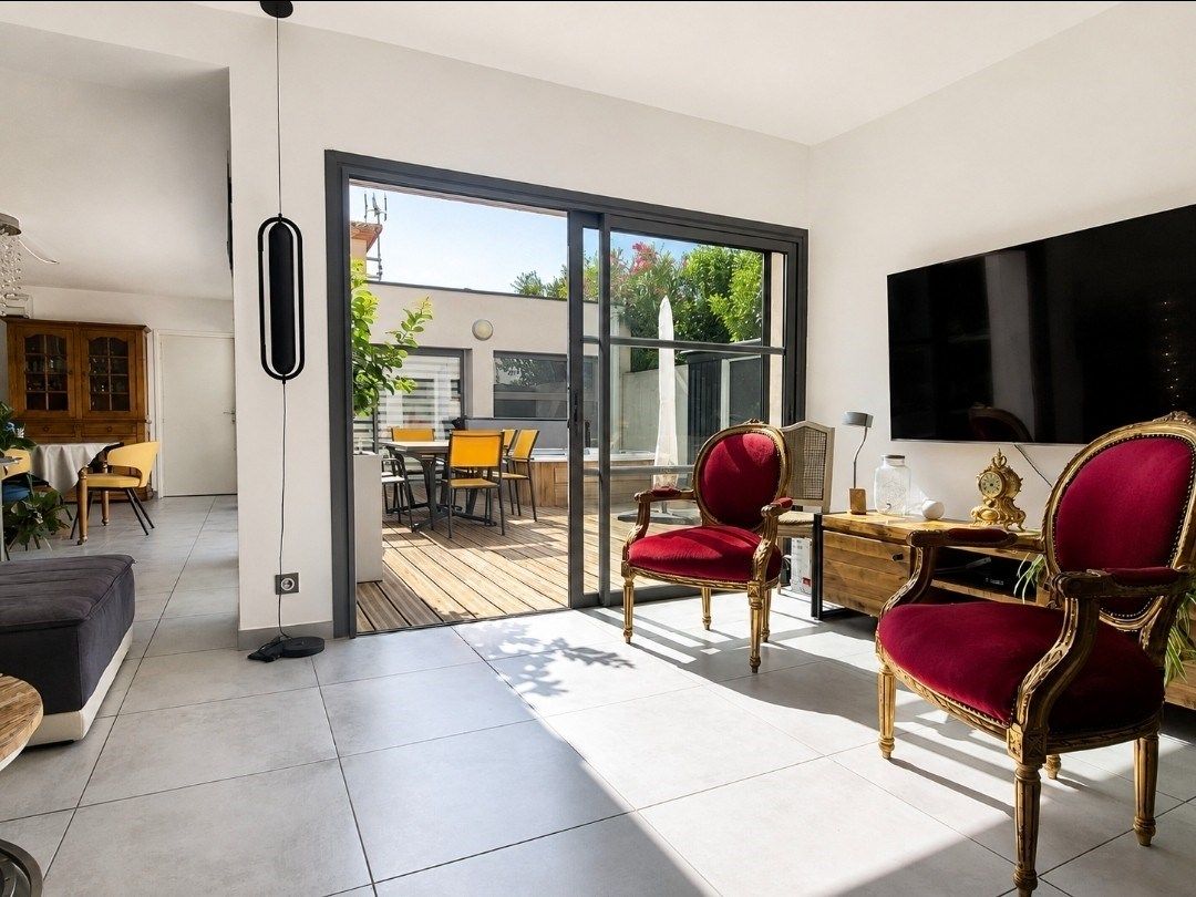 luxury house 7 Rooms for sale on NARBONNE (11100)