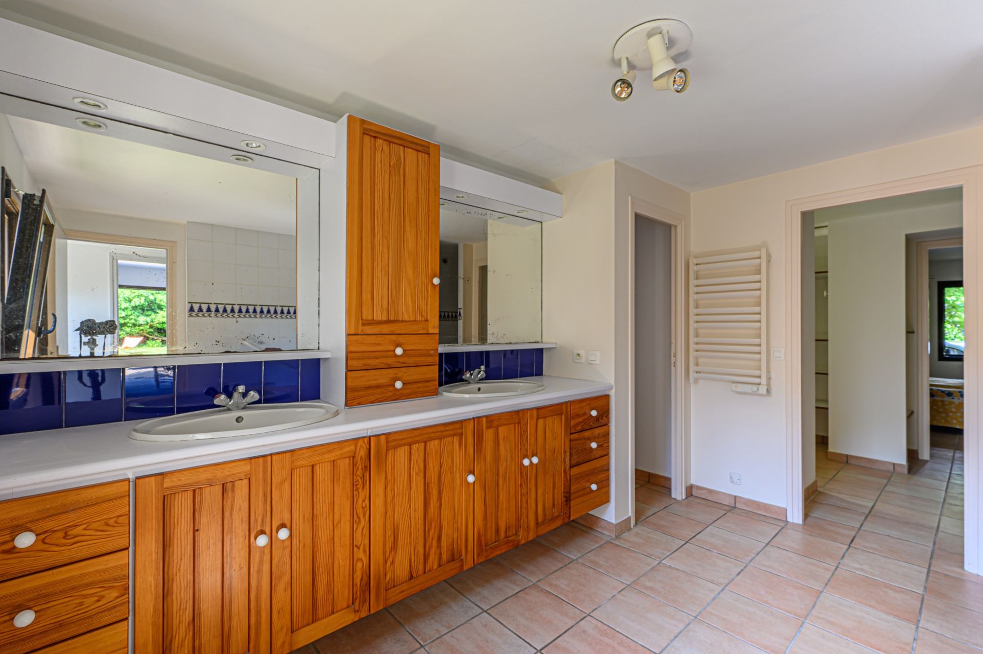 luxury house 8 Rooms for sale on LOCMARIAQUER (56740)