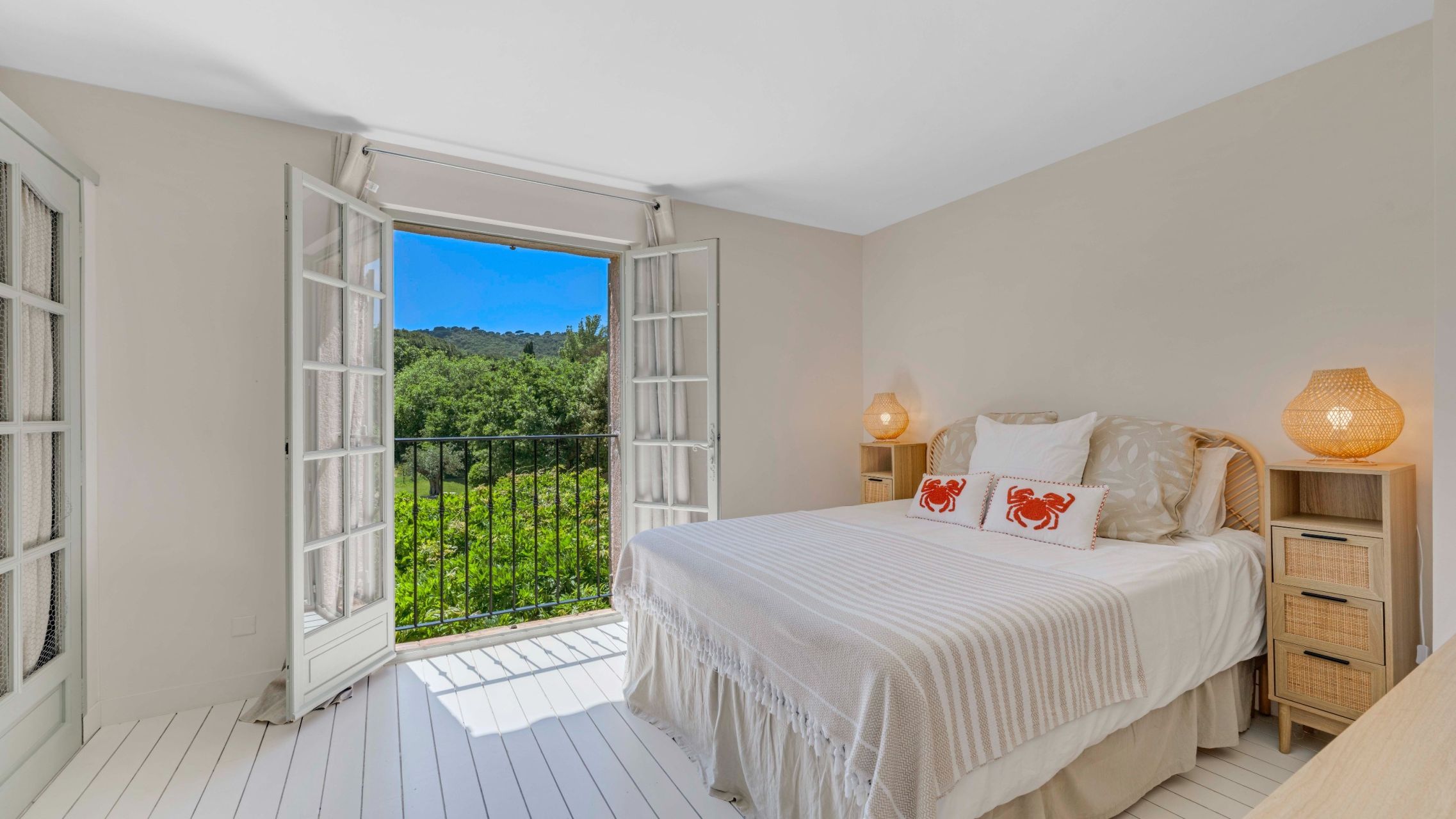 luxury villa 9 Rooms for sale on RAMATUELLE (83350)
