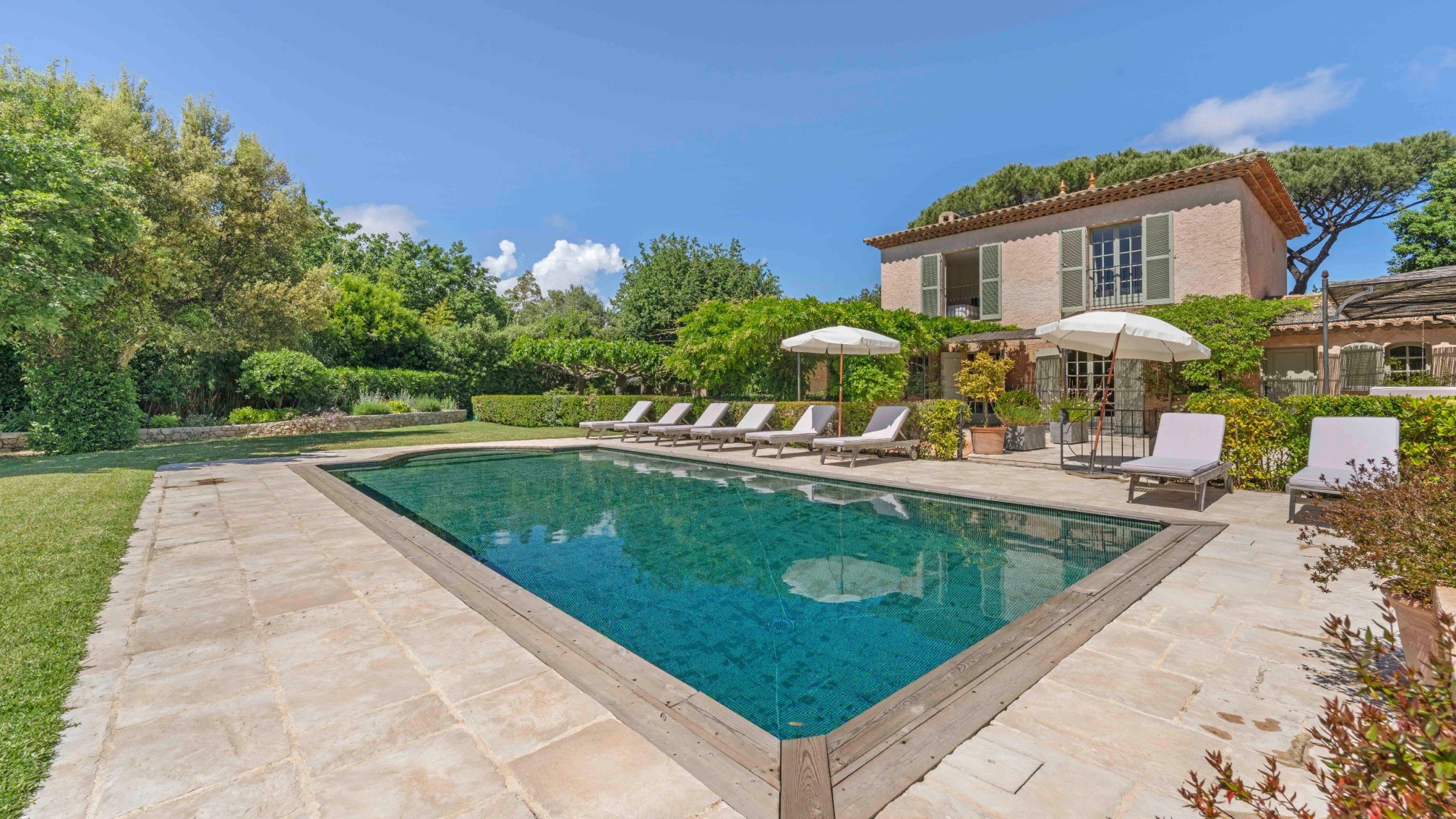 luxury villa 9 Rooms for sale on RAMATUELLE (83350)