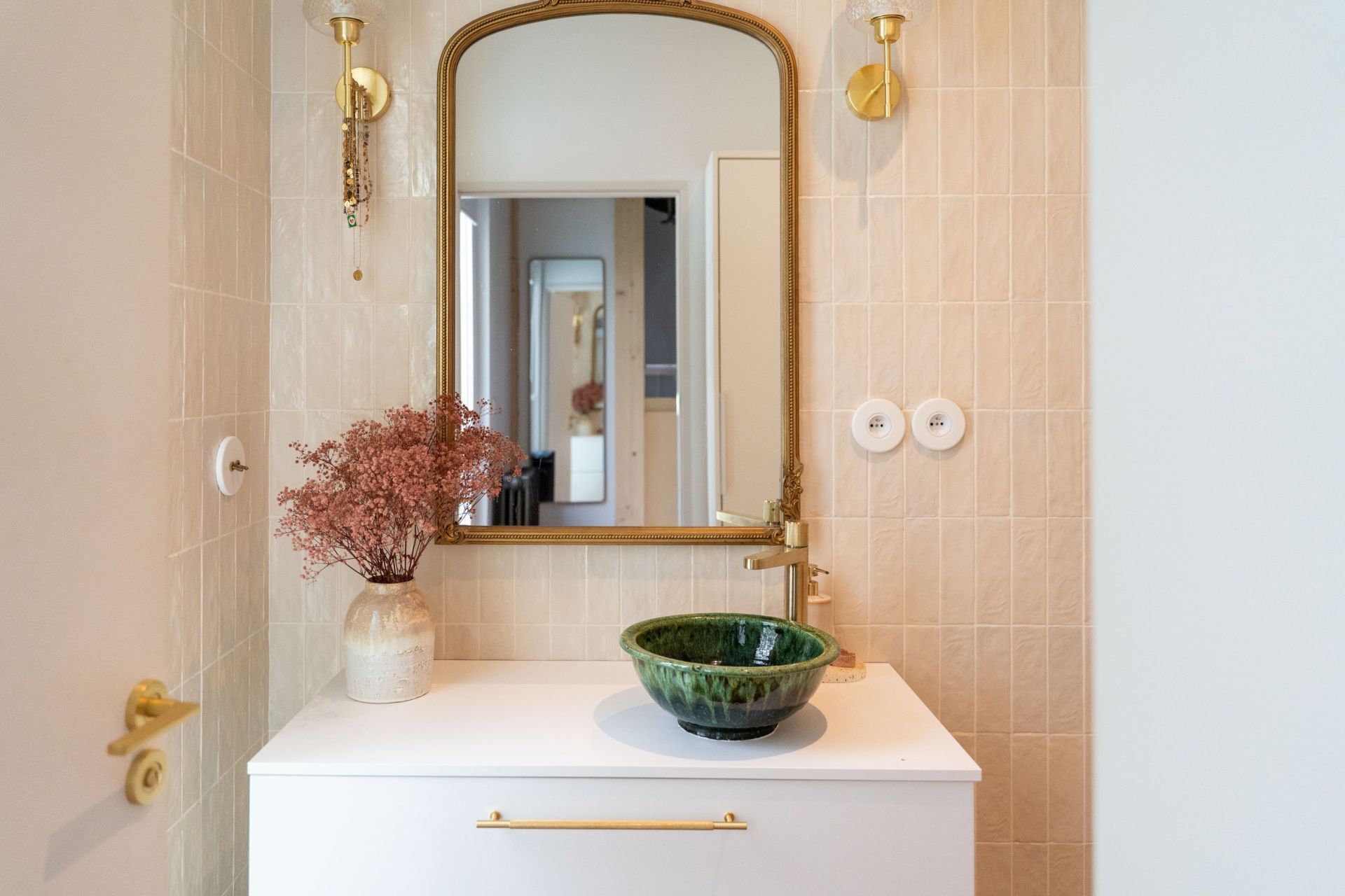 luxury apartment 3 Rooms for sale on LA ROCHELLE (17000)
