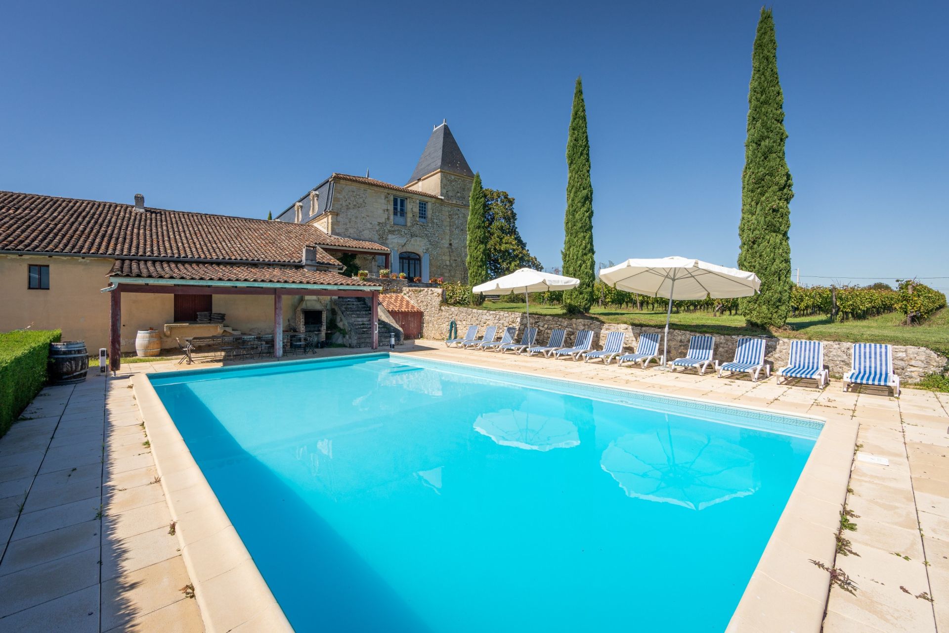 castle 10 Rooms for sale on BORDEAUX (33000)
