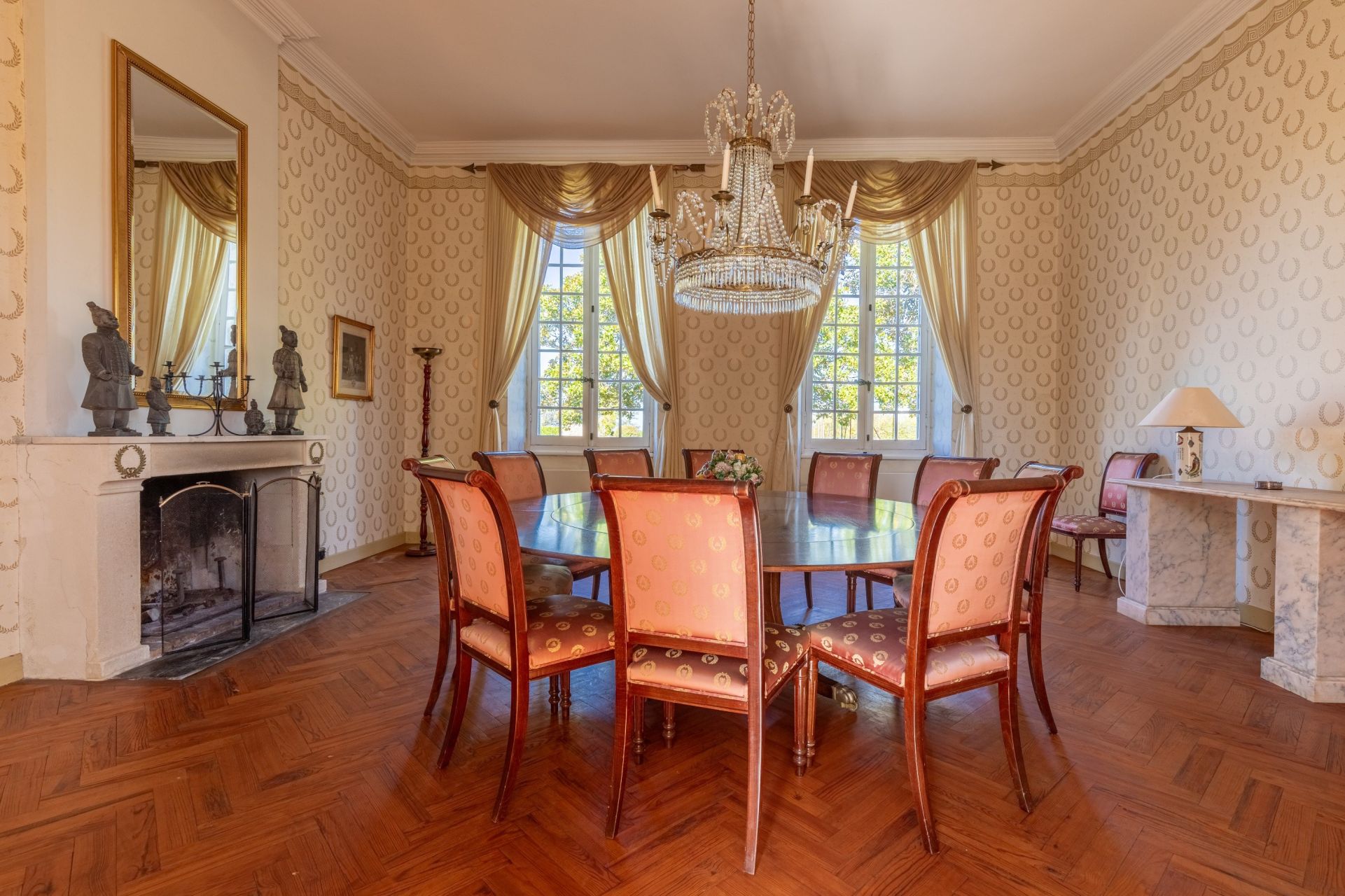 castle 10 Rooms for sale on BORDEAUX (33000)