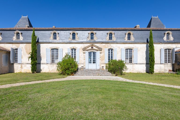 castle 10 Rooms for sale on BORDEAUX (33000)