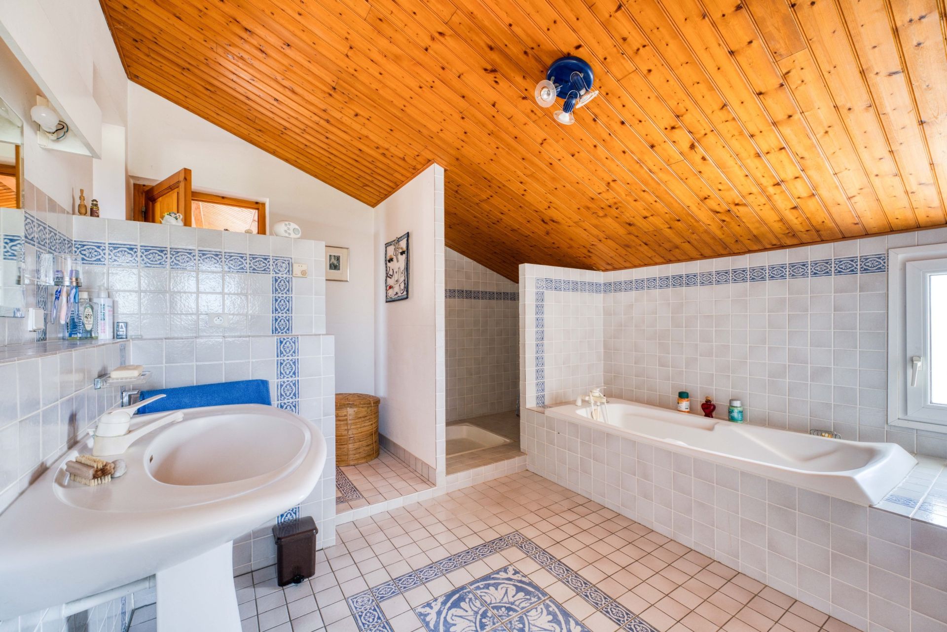 luxury house 10 Rooms for sale on ST PIERRE D OLERON (17310)