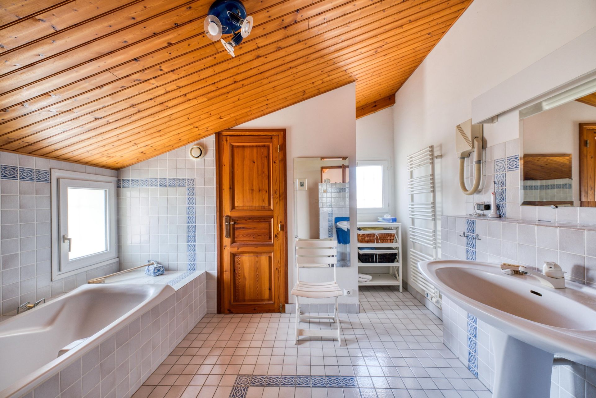 luxury house 10 Rooms for sale on ST PIERRE D OLERON (17310)