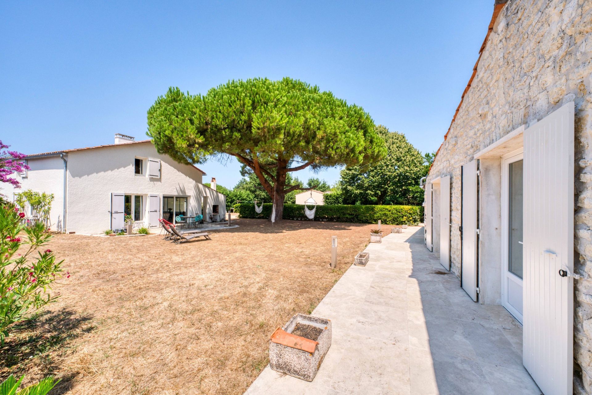 luxury house 10 Rooms for sale on ST PIERRE D OLERON (17310)