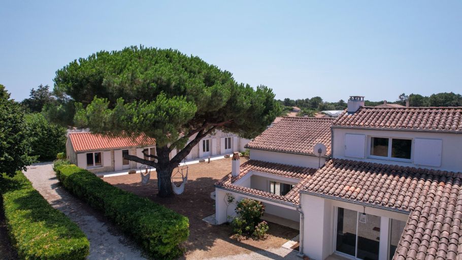 luxury house 10 Rooms for sale on ST PIERRE D OLERON (17310)