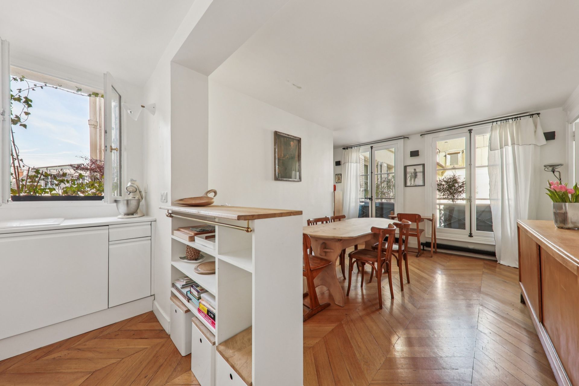 luxury apartment 4 Rooms for rent on PARIS (75007)