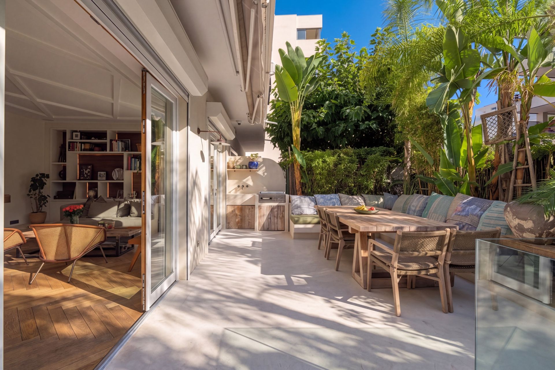 luxury apartment 3 Rooms for sale on CANNES (06400)
