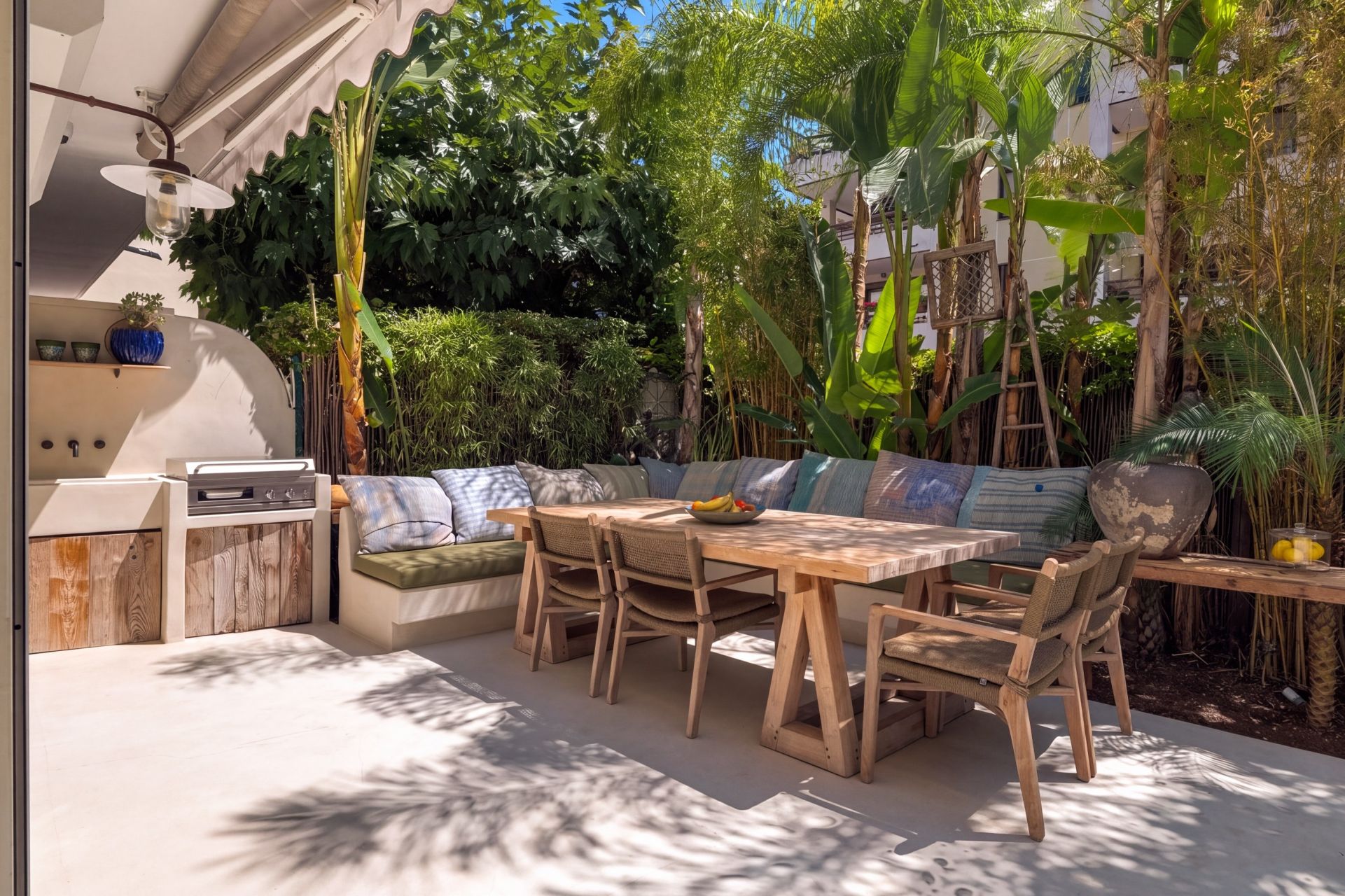 luxury apartment 3 Rooms for sale on CANNES (06400)