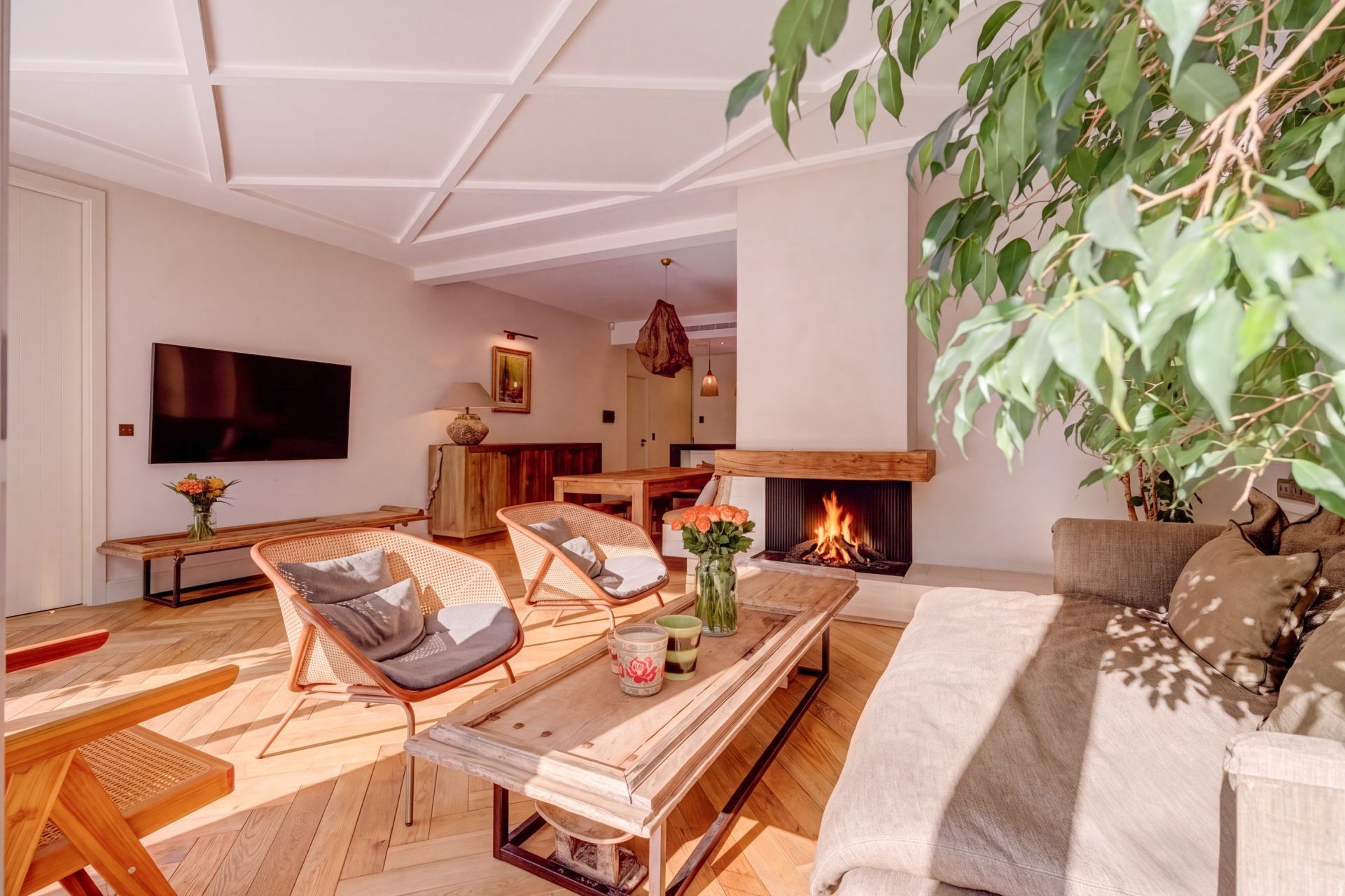 luxury apartment 3 Rooms for sale on CANNES (06400)