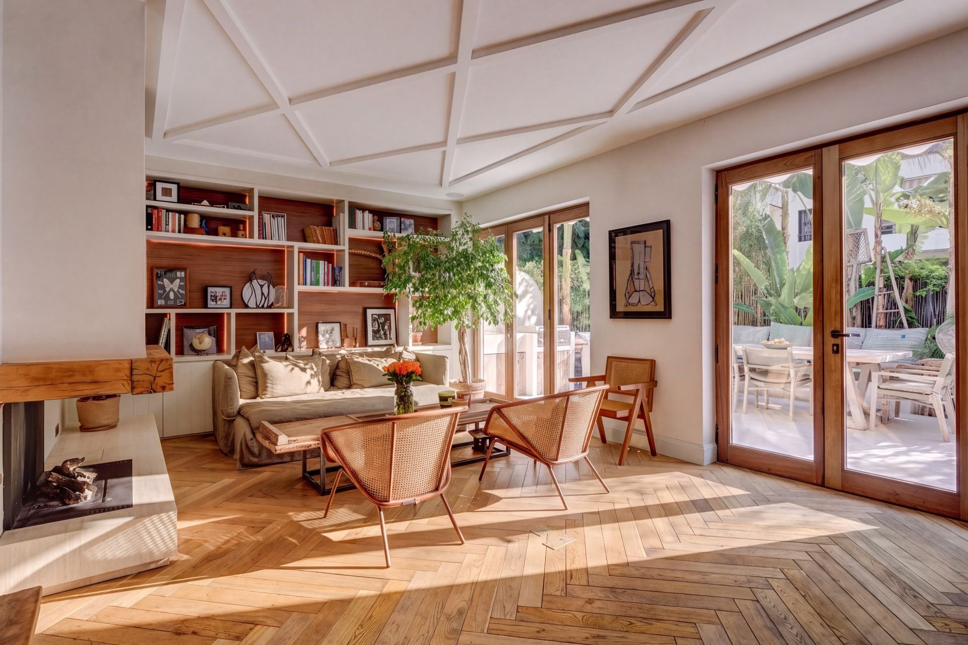 luxury apartment 3 Rooms for sale on CANNES (06400)