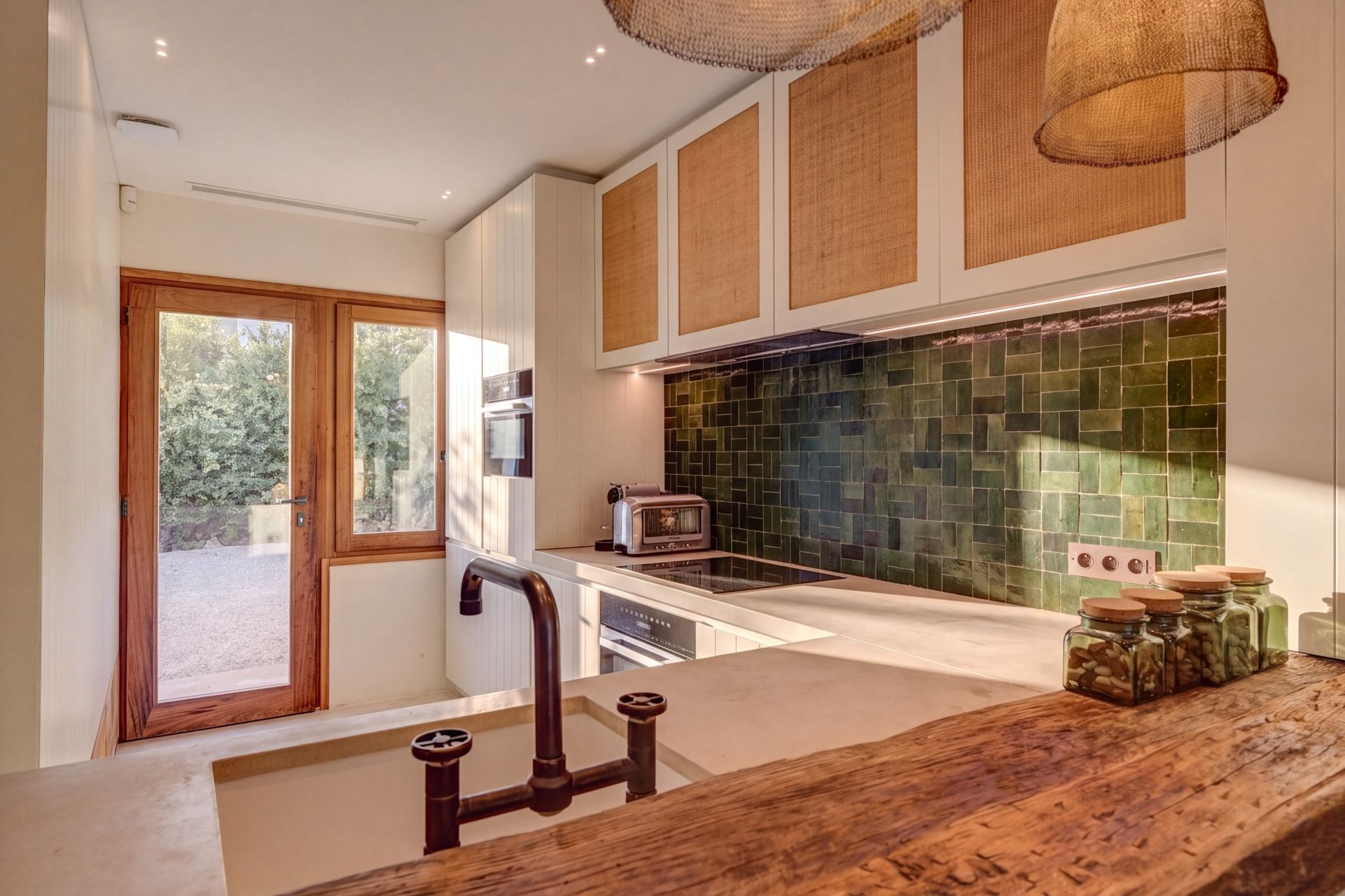 luxury apartment 3 Rooms for sale on CANNES (06400)
