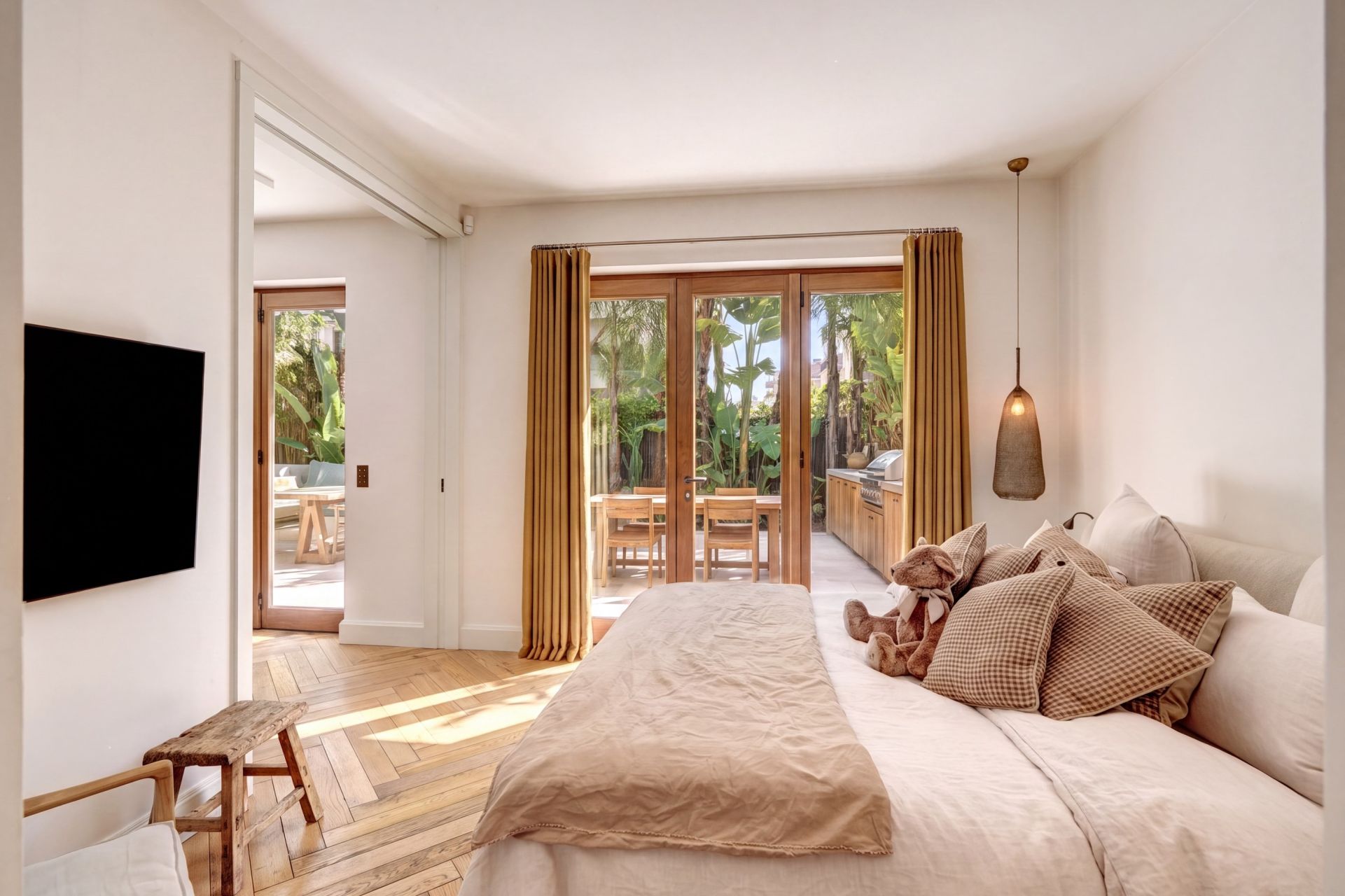 luxury apartment 3 Rooms for sale on CANNES (06400)