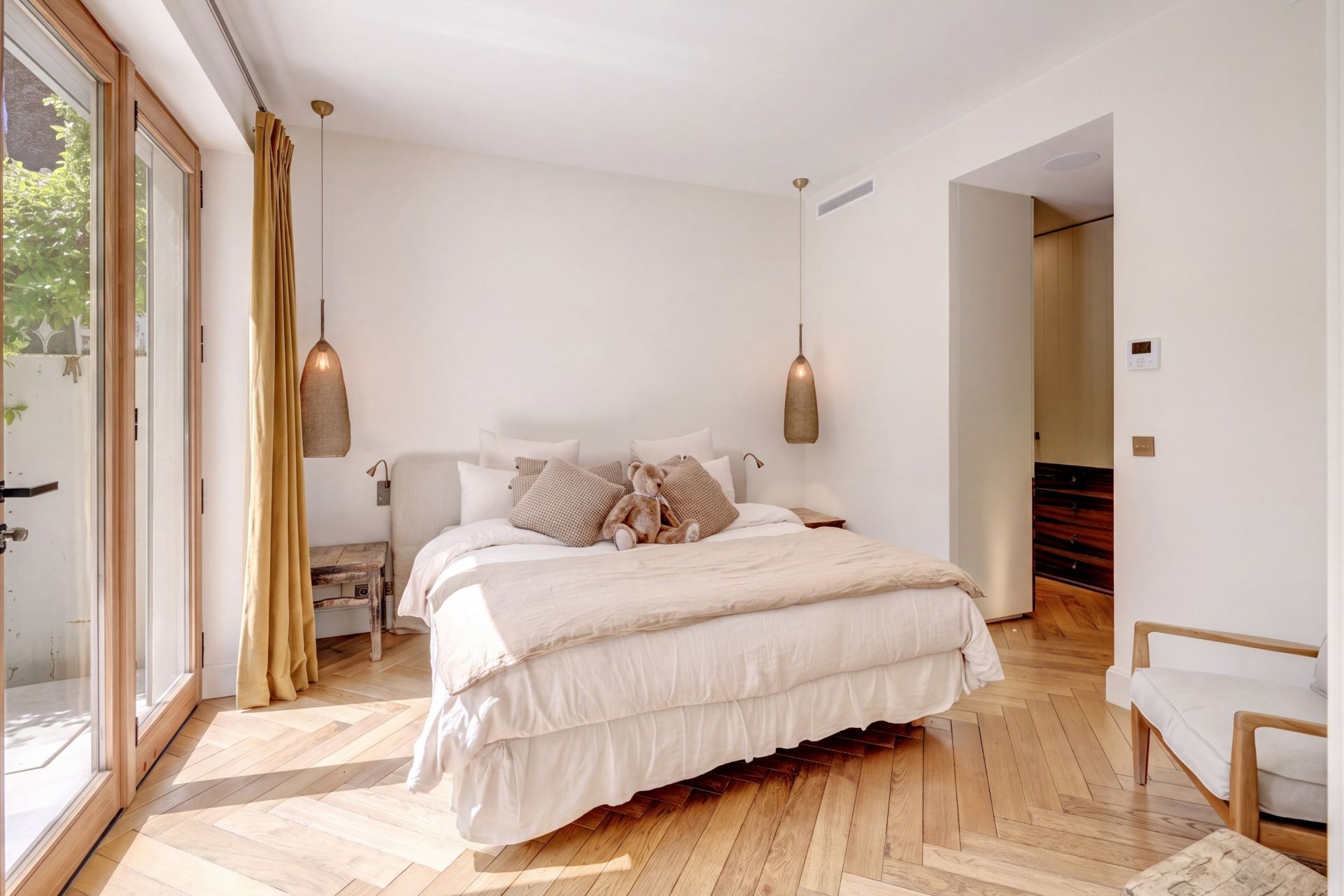 luxury apartment 3 Rooms for sale on CANNES (06400)