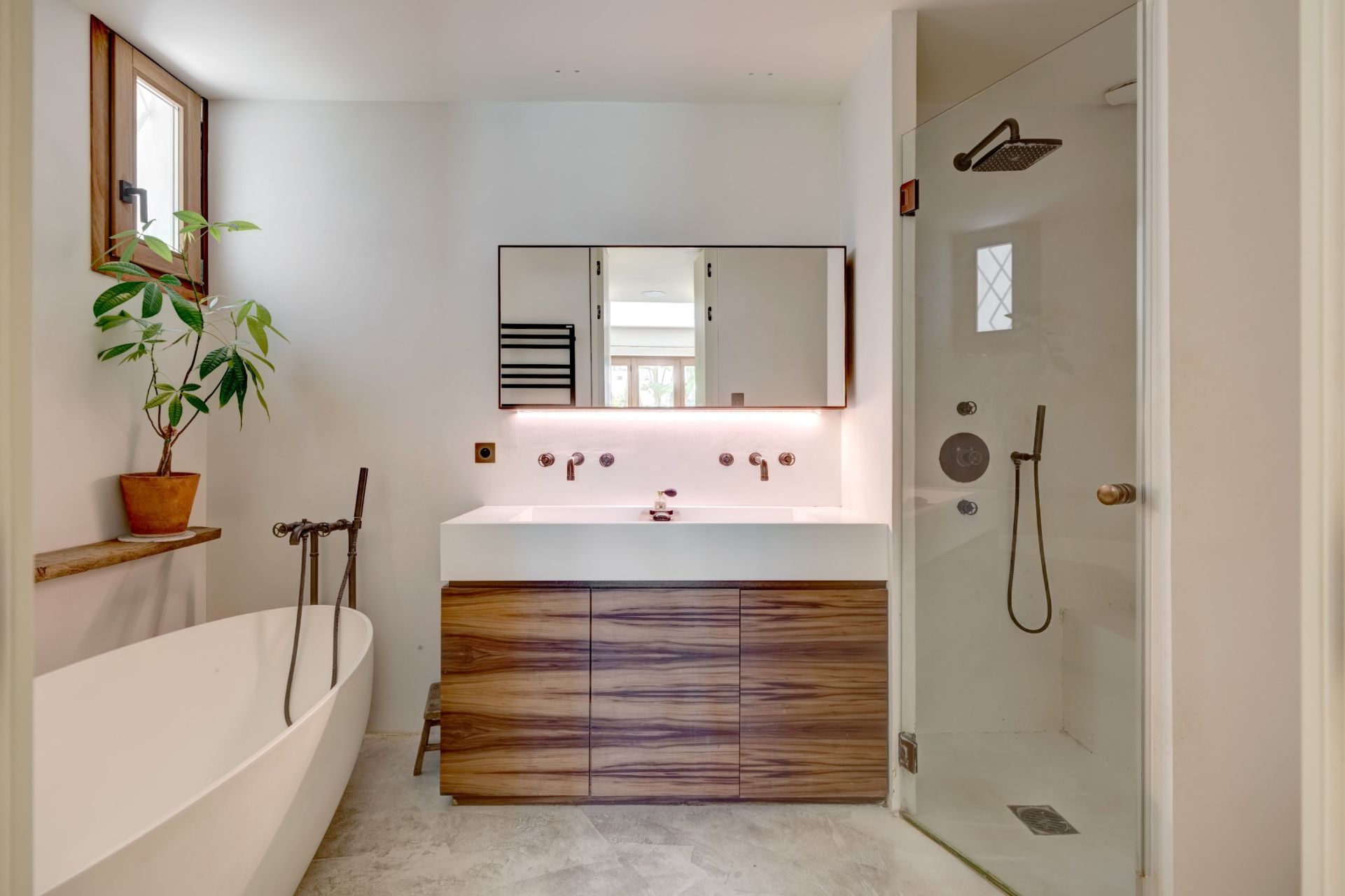 luxury apartment 3 Rooms for sale on CANNES (06400)