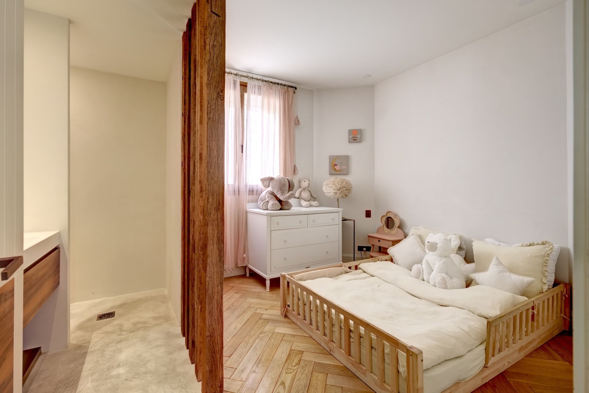 luxury apartment 3 Rooms for sale on CANNES (06400)