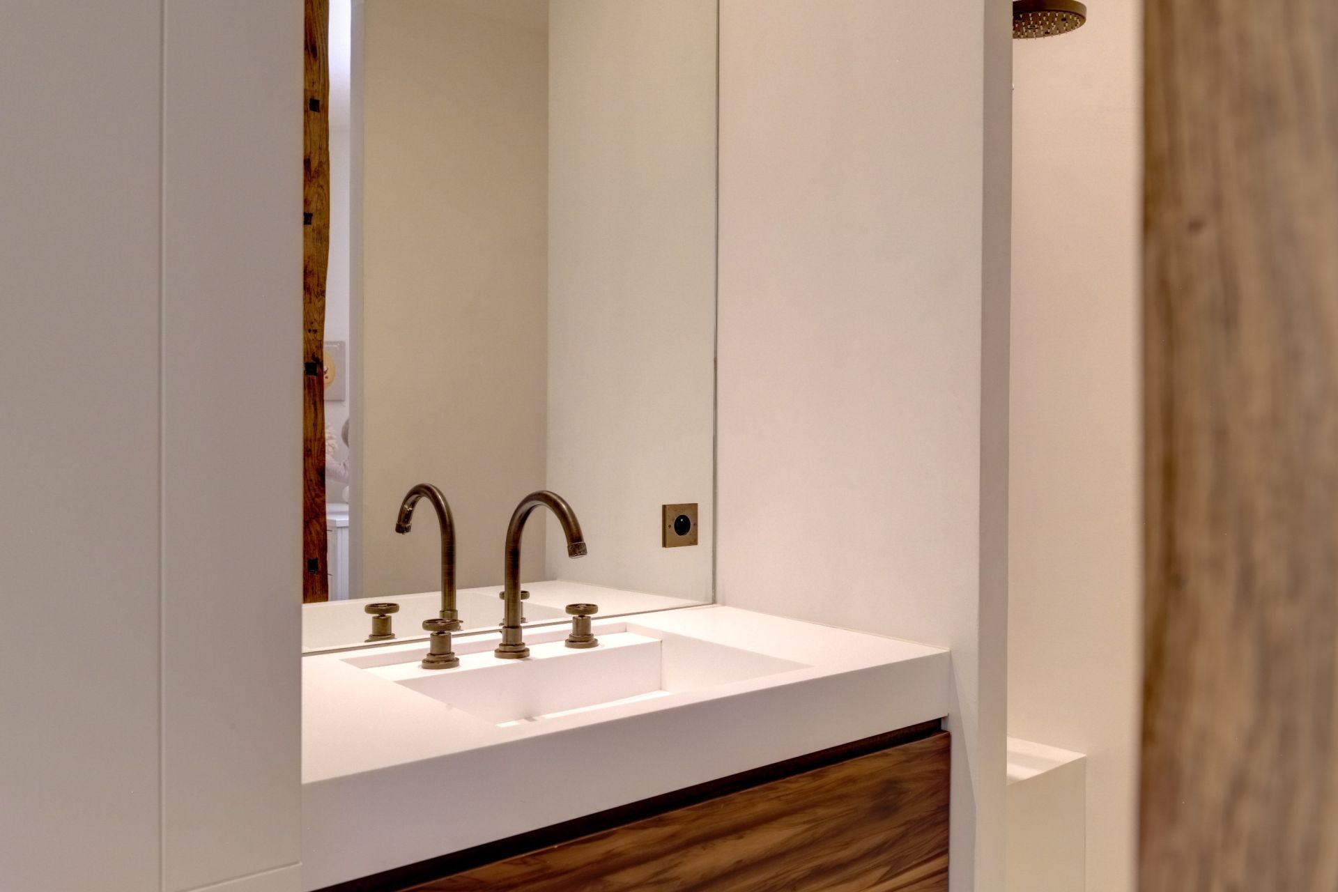 luxury apartment 3 Rooms for sale on CANNES (06400)