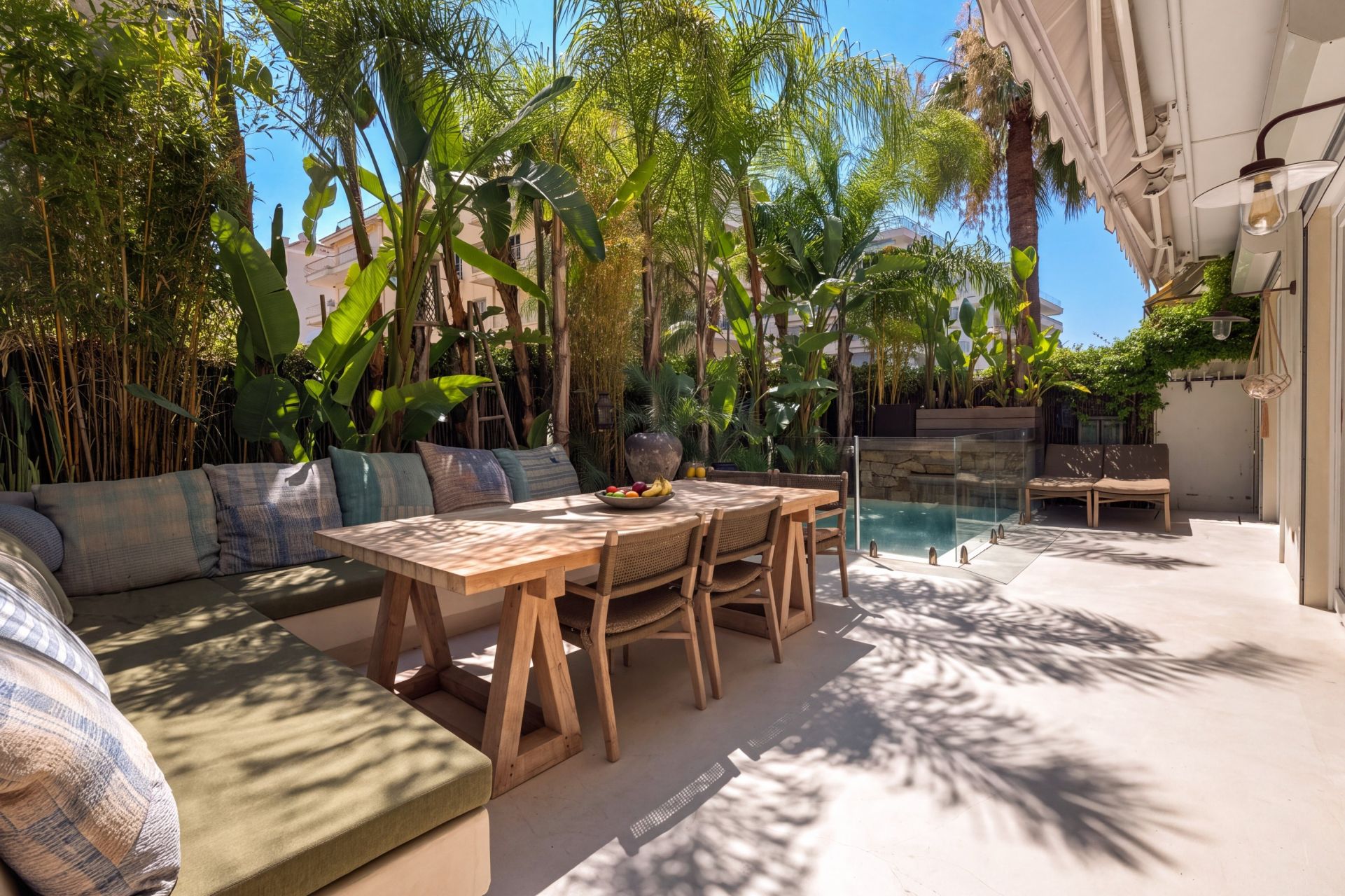 luxury apartment 3 Rooms for sale on CANNES (06400)