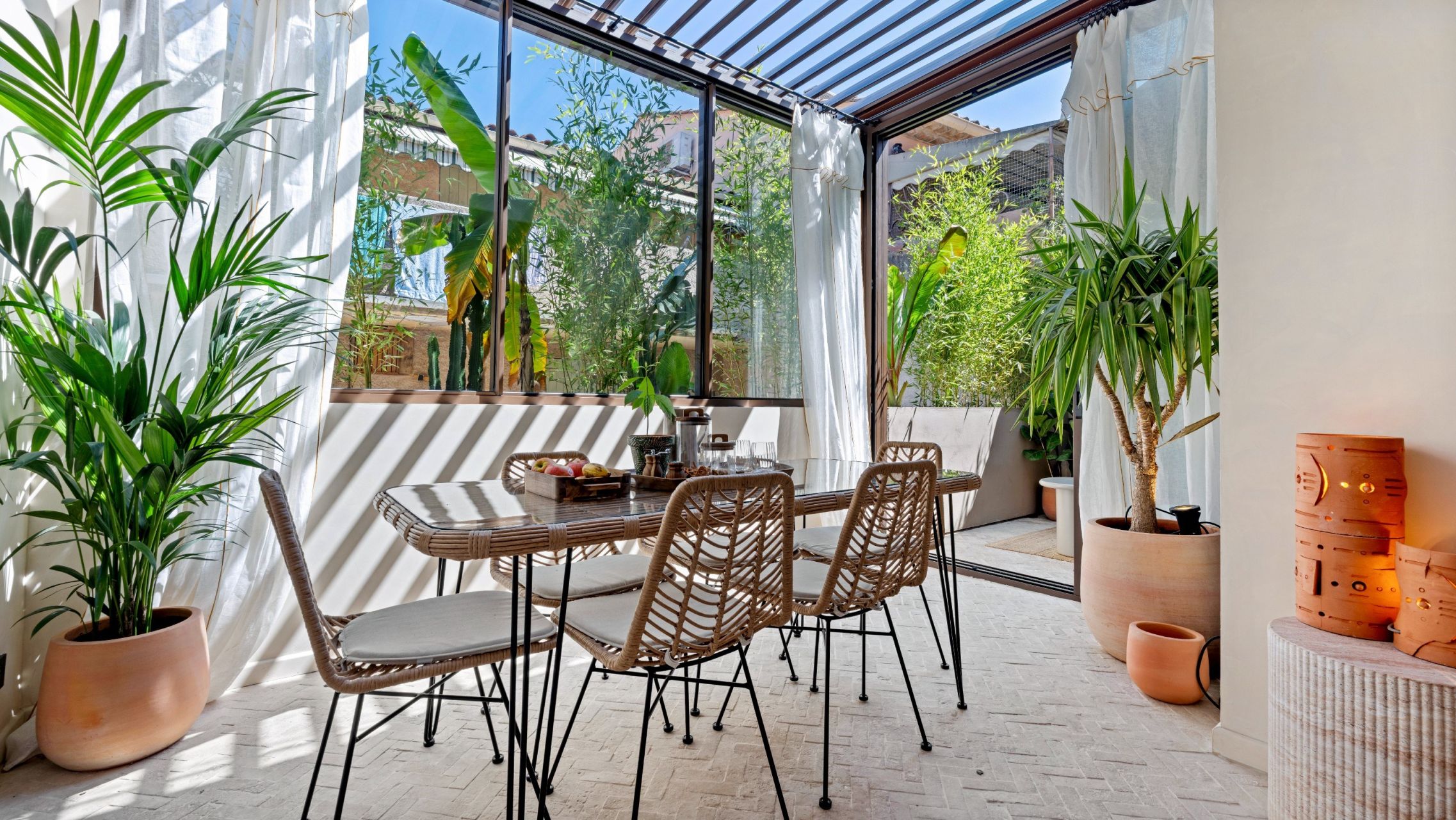 luxury apartment 4 Rooms for sale on ST TROPEZ (83990)
