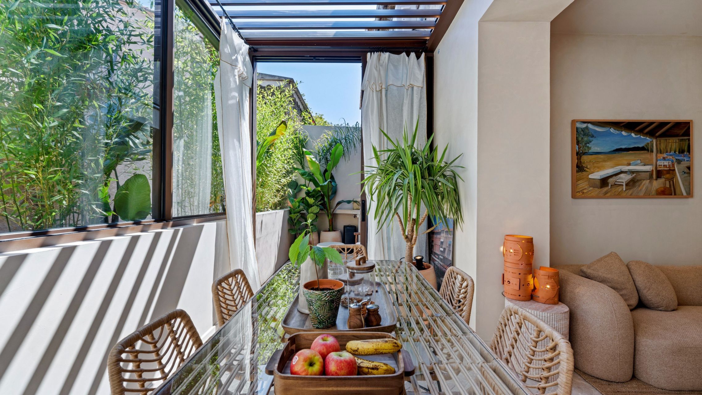 luxury apartment 4 Rooms for sale on ST TROPEZ (83990)